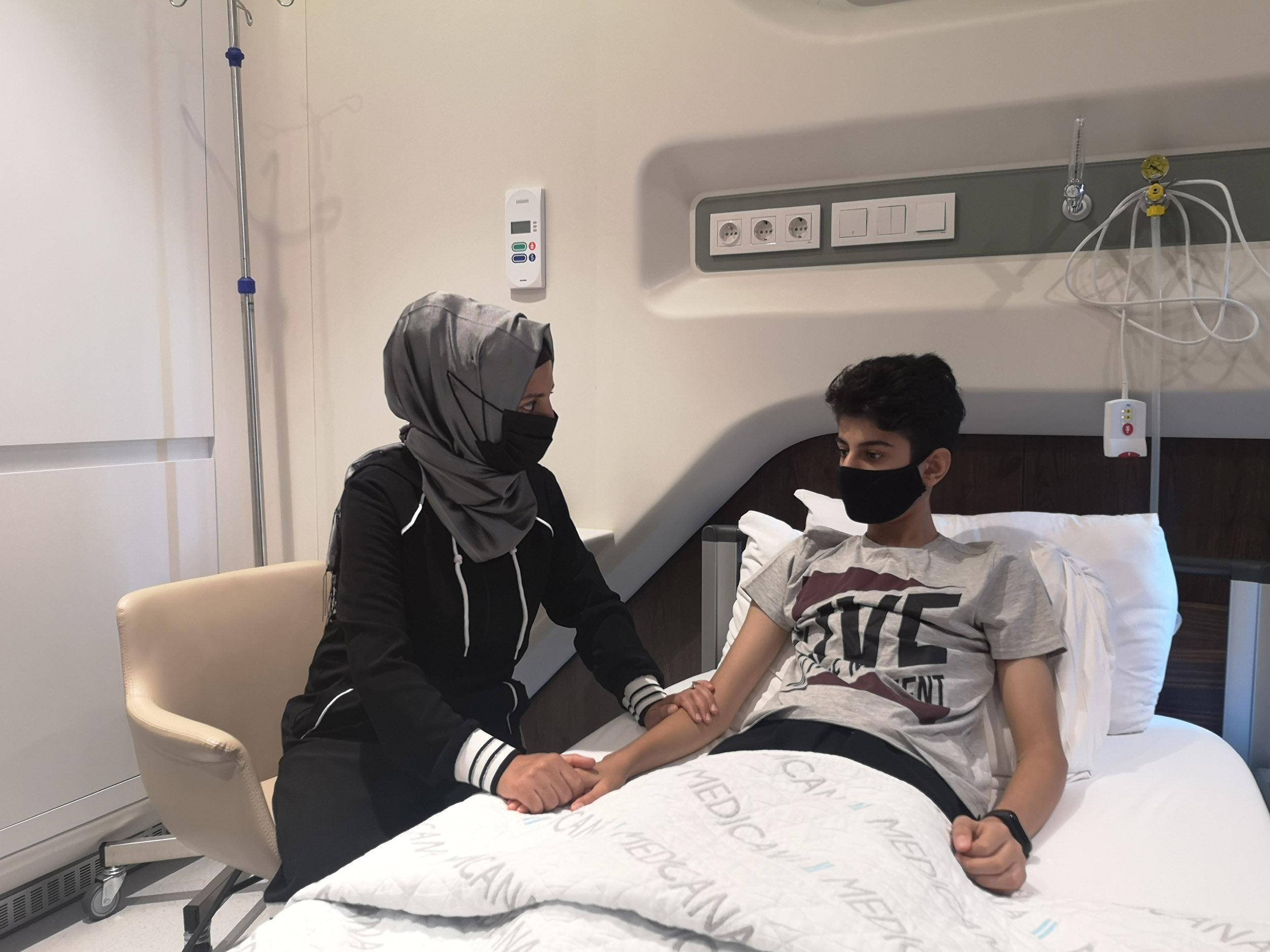 Babası ameliyata günler kala hayatını kaybetti; aynı kaderi paylaşan oğlu yaşama tutundu