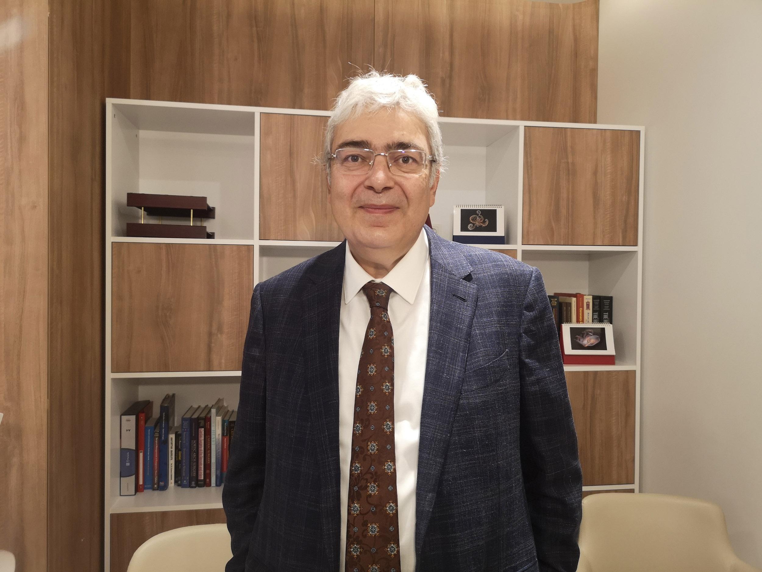 Babası ameliyata günler kala hayatını kaybetti; aynı kaderi paylaşan oğlu yaşama tutundu