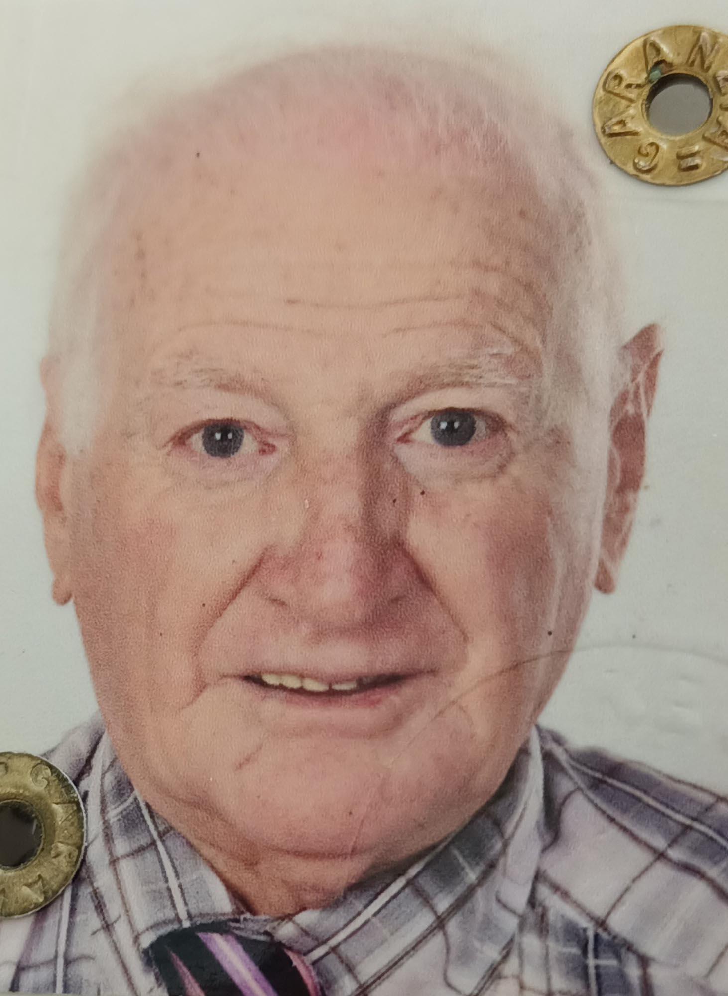 Nuhun Gemisini arayan İtalyan araştırmacıya, Ağrı Dağı manzaralı mezarlık