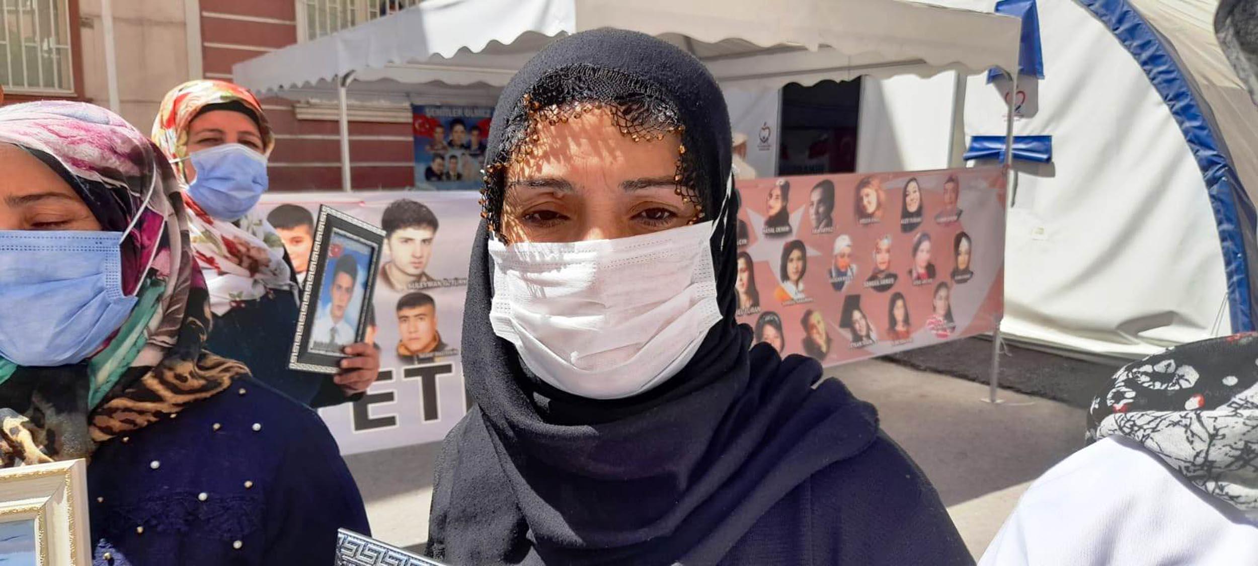 HDP önündeki anne: Buraya evlatlarımız için geliyoruz