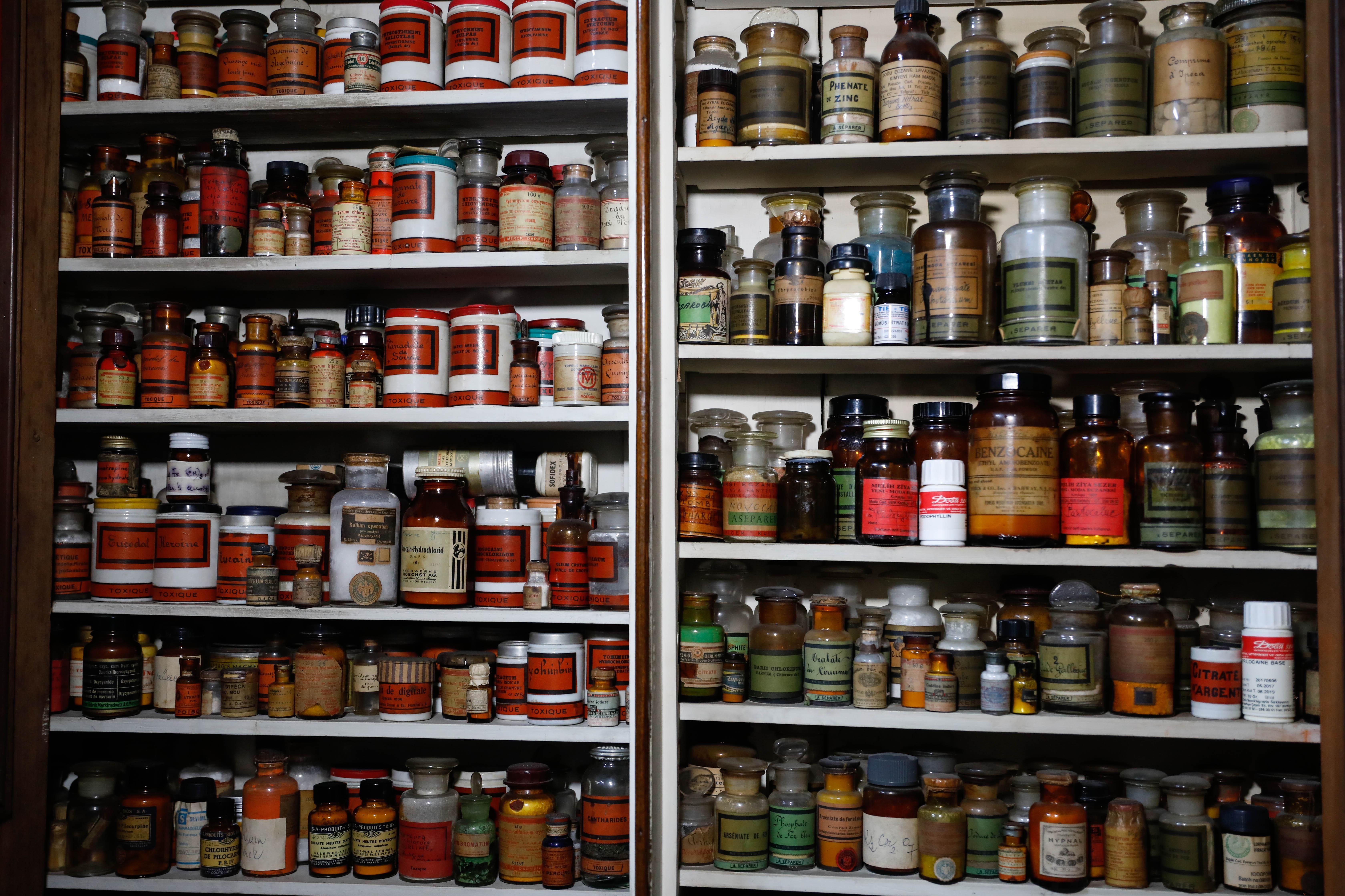 İstanbulun en eski eczanesi 119 yıldır şifa dağıtıyor