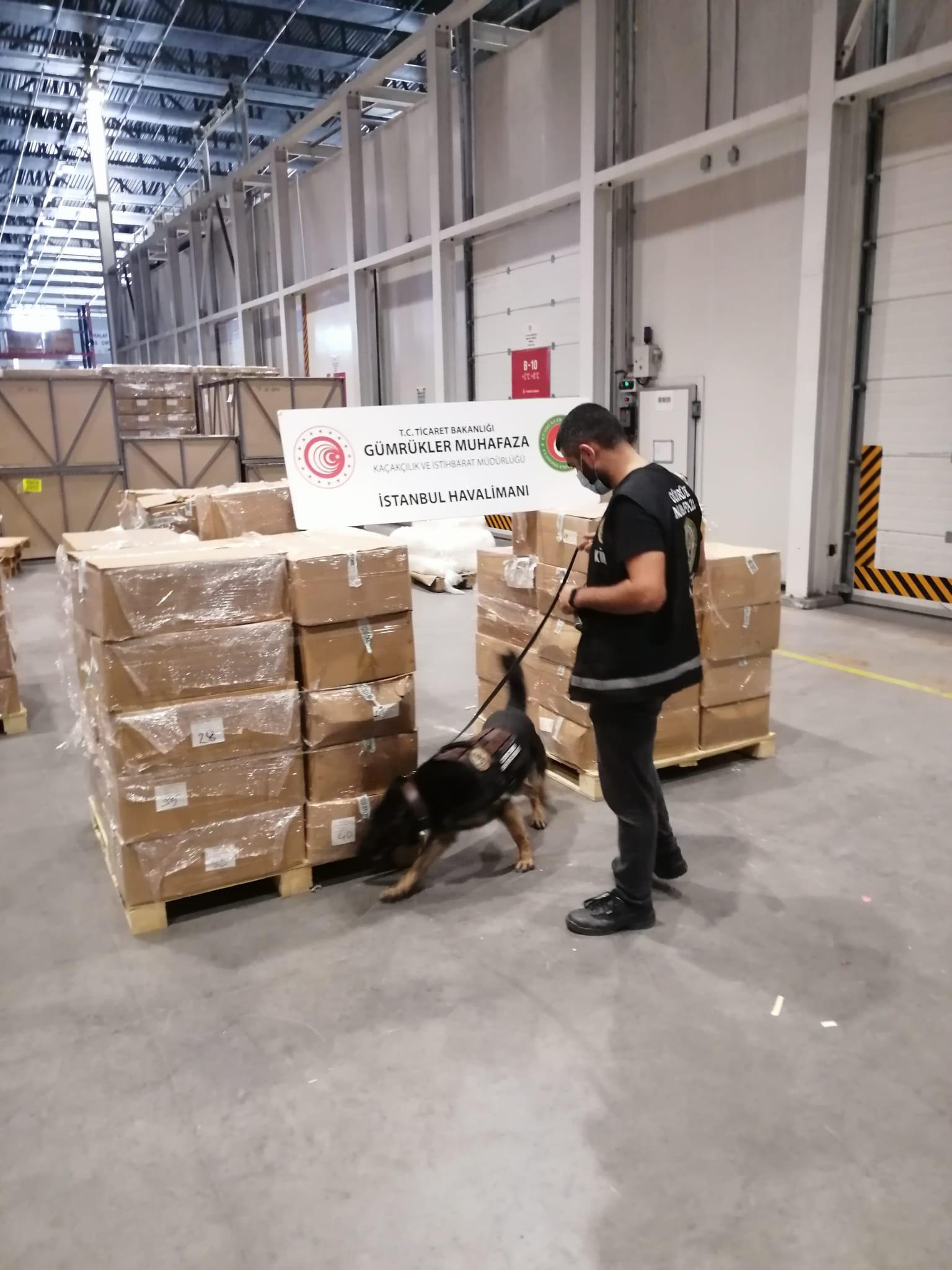 İstanbul Havalimanında operasyon: Uyuşturucu yapımında kullanılan 4,3 ton madde ele geçirildi