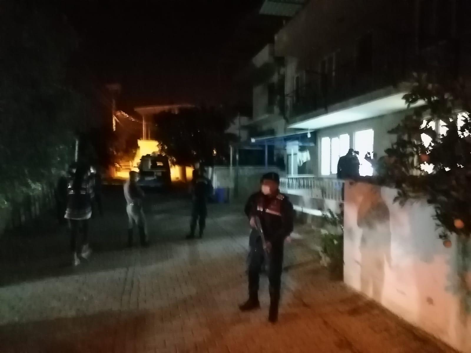 Boşanma aşamasındaki eşi ve kızını öldürüp, intihar etti