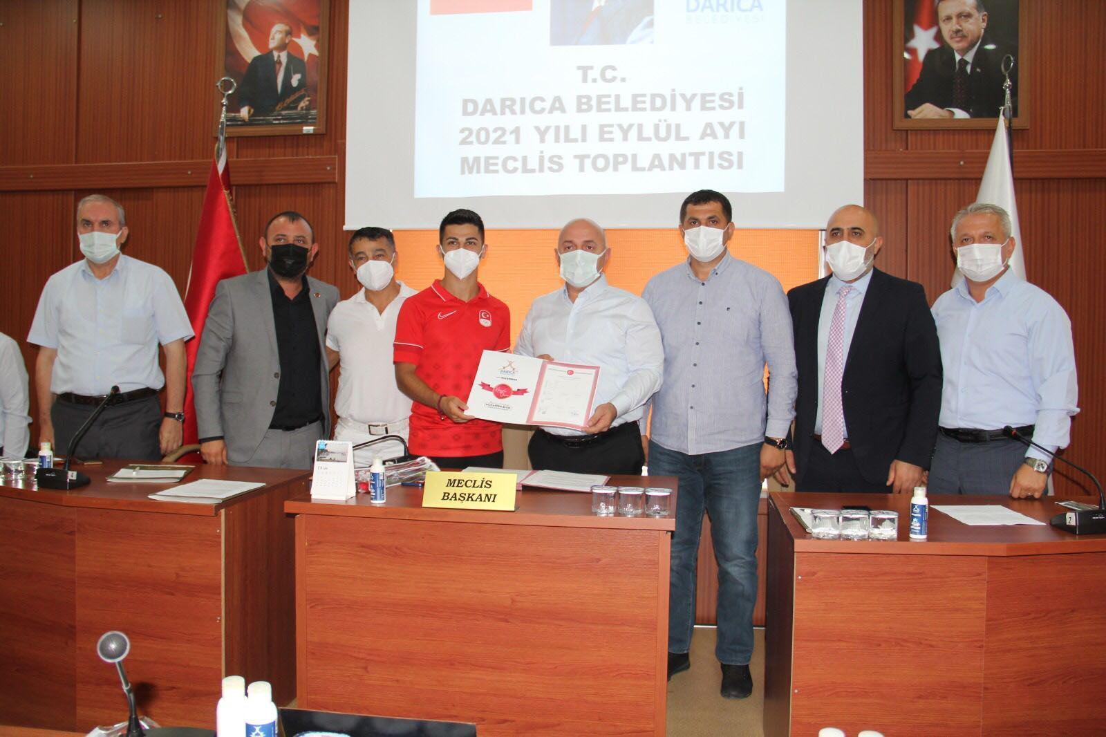 Darıca Belediyesi, Eray Şamdana daire hediye etti