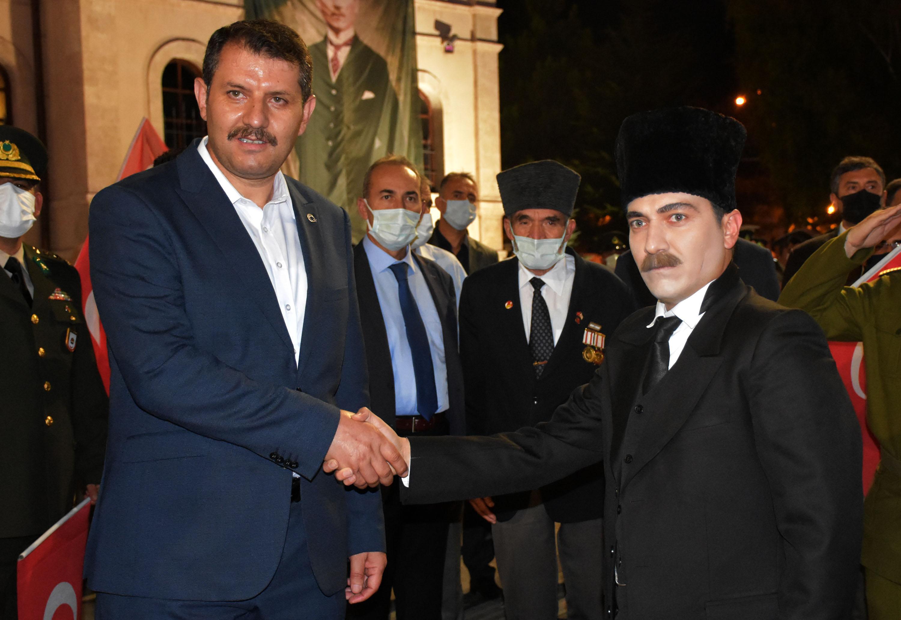 Atatürkün Sivasa gelişi, temsili olarak canlandırıldı