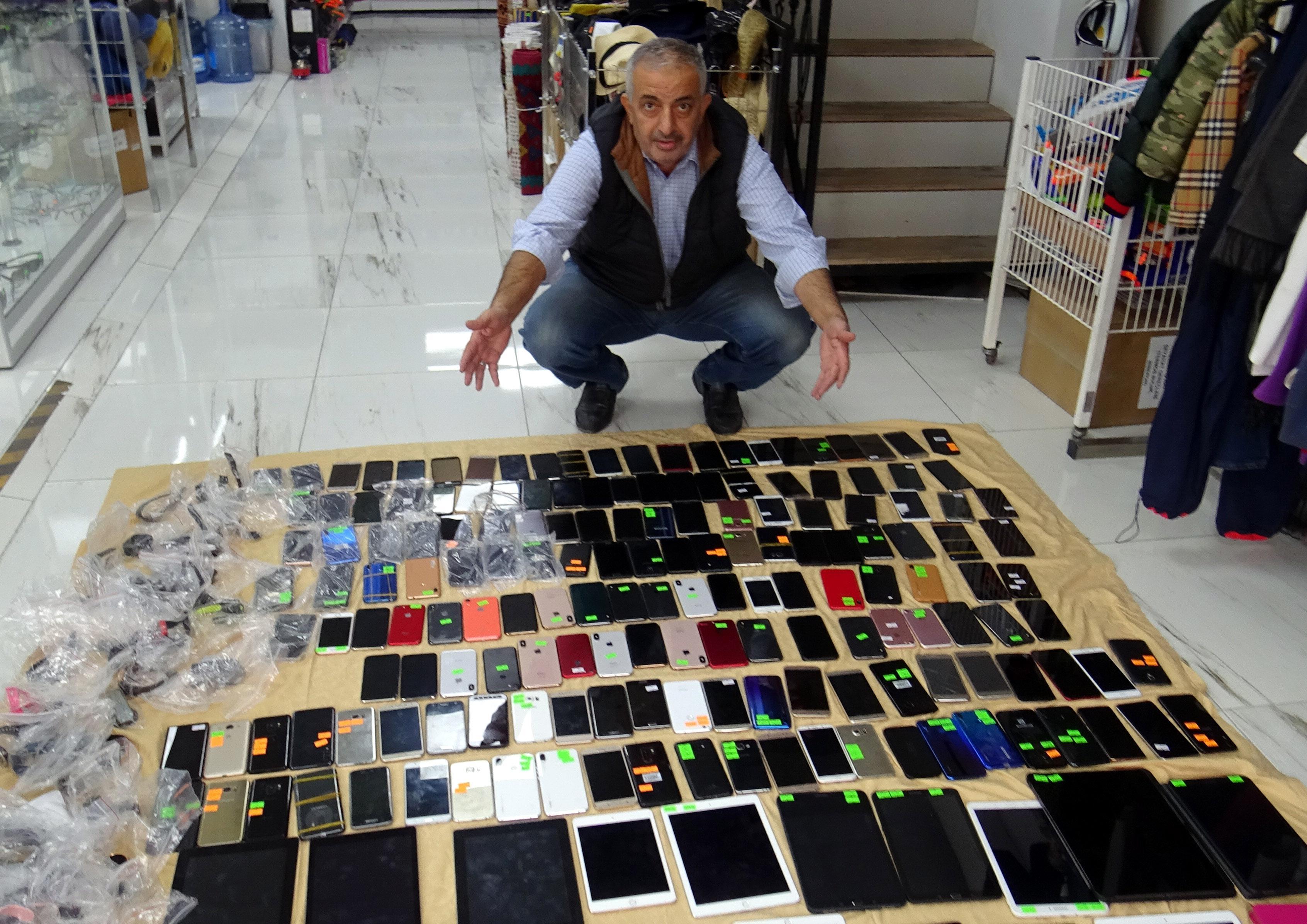 İstanbul Havalimanında unutulan eşyaları satın alma kuyruğu