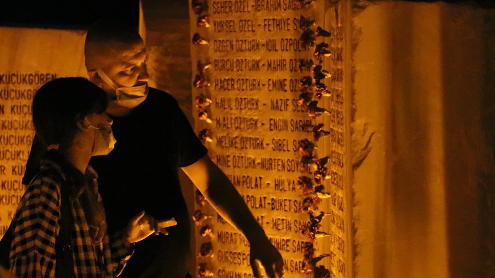 17 Ağustos depreminde yaşamını yitirenler törenlerle anıldı