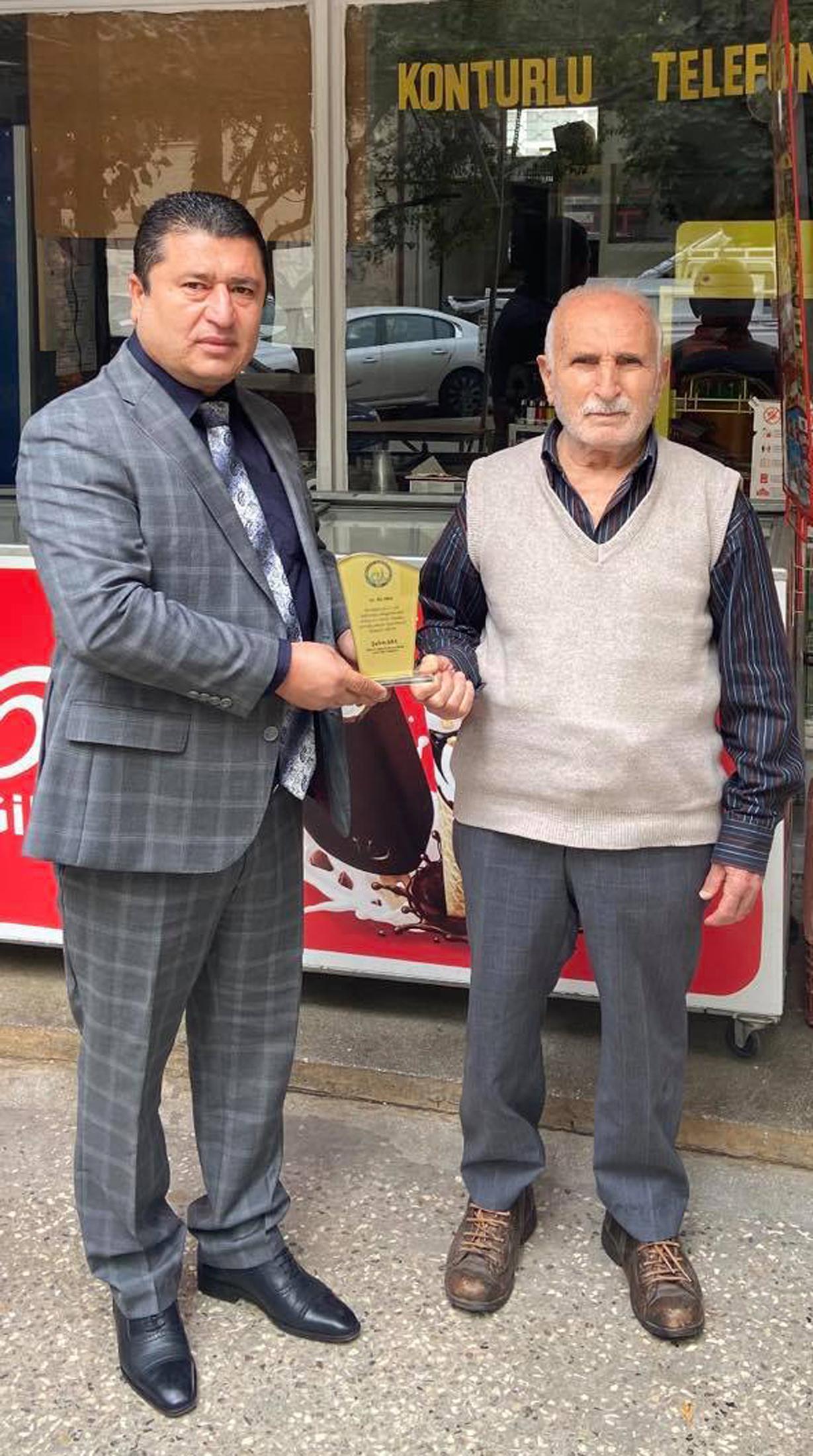 53 yıllık bakkal, zamana ve süpermarketlere direniyor