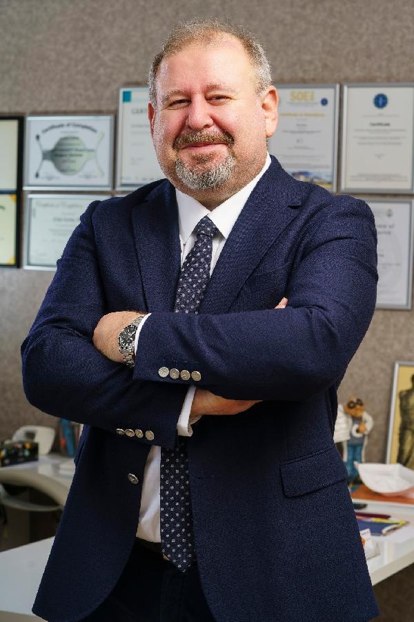 Op. Dr. Ertan Sunay: Hasta lazer tedavisinden sonra gözlükten ömür boyu kurtulabilir