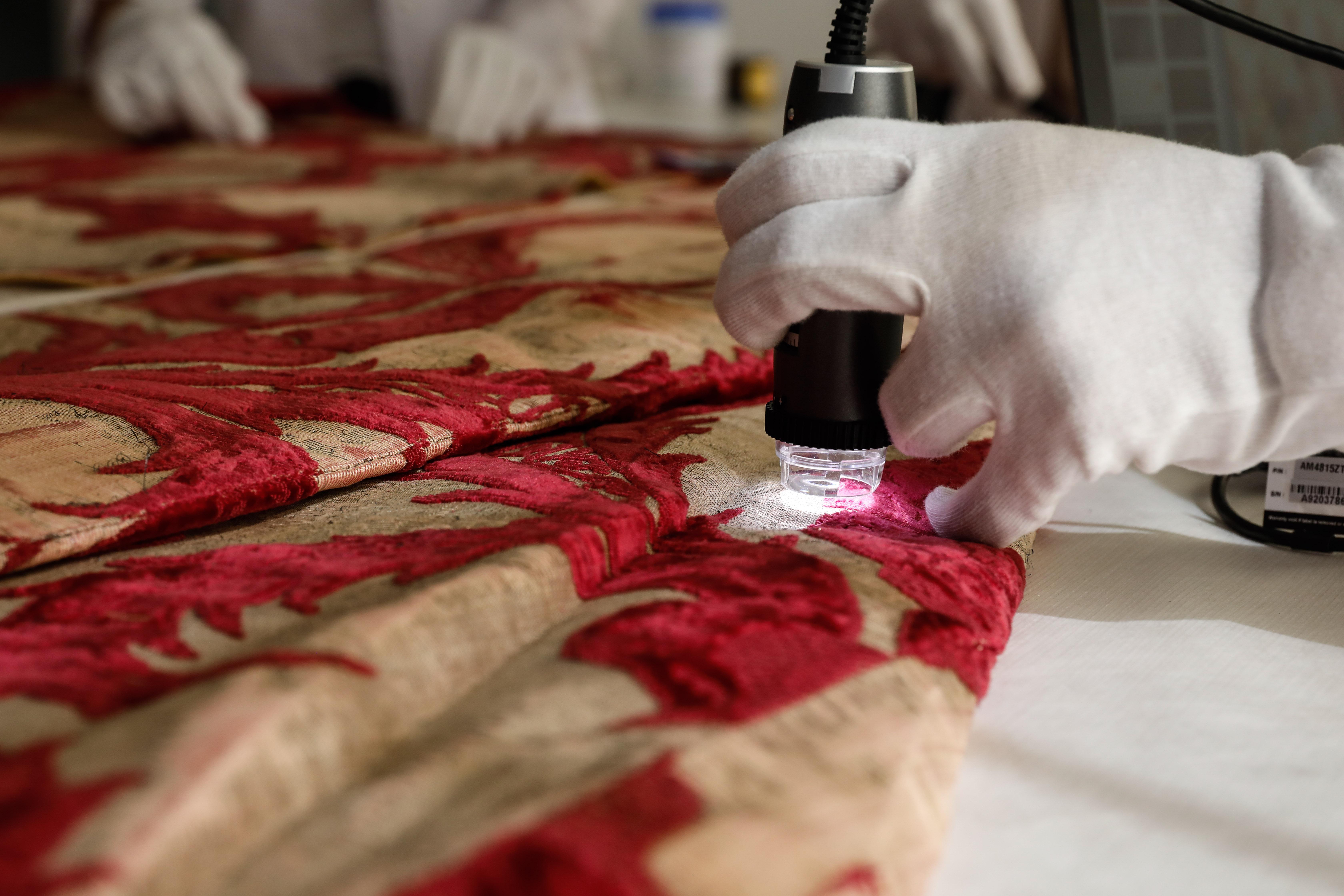 The caftan of Suleiman the Magnificent is being restored