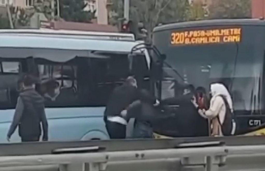 Ümraniyede trafik ışıklarında kavga
