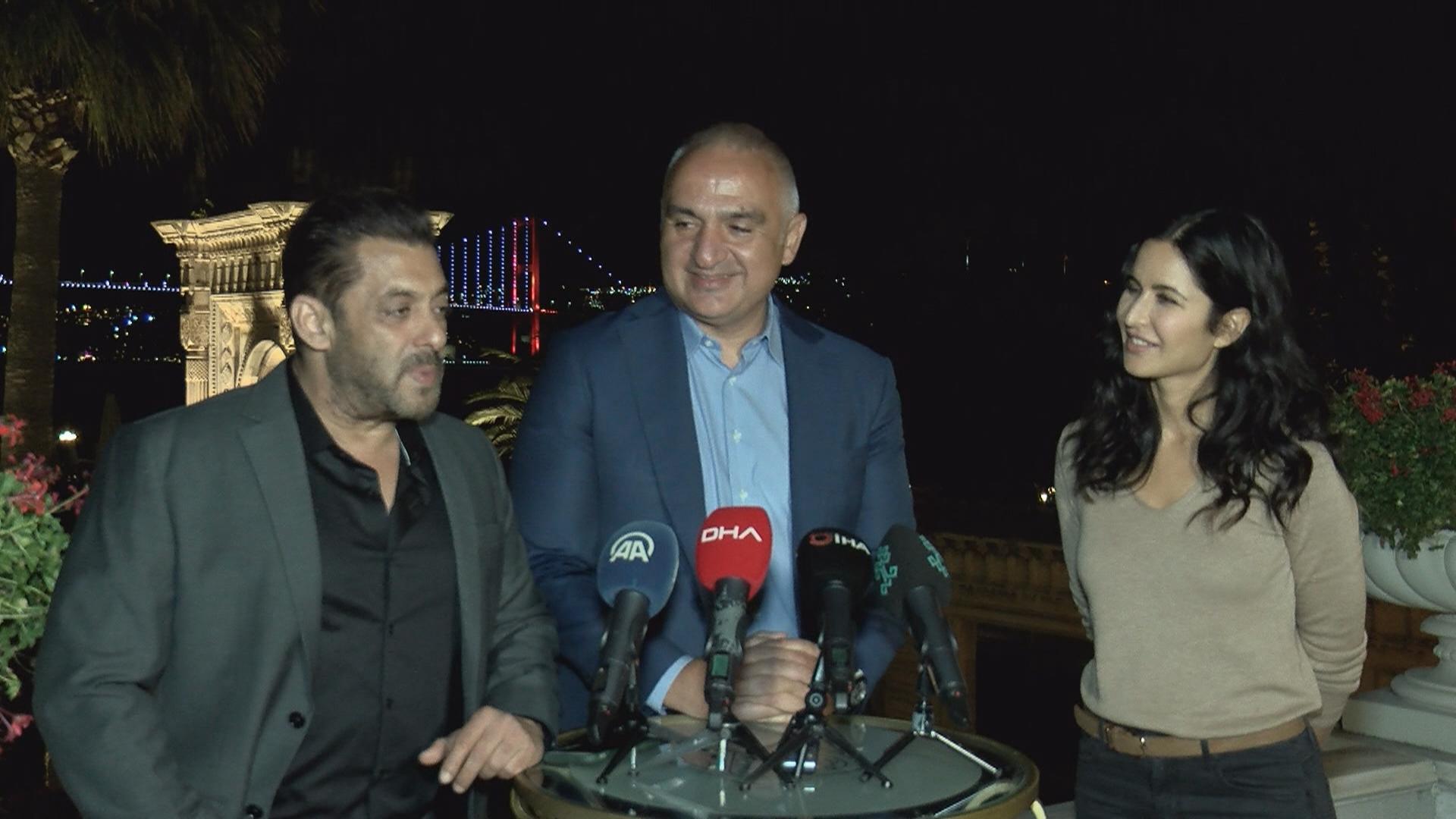 Bakan Ersoy, Bollywood sinemasının yıldızlarını Çırağan Sarayında konuk etti
