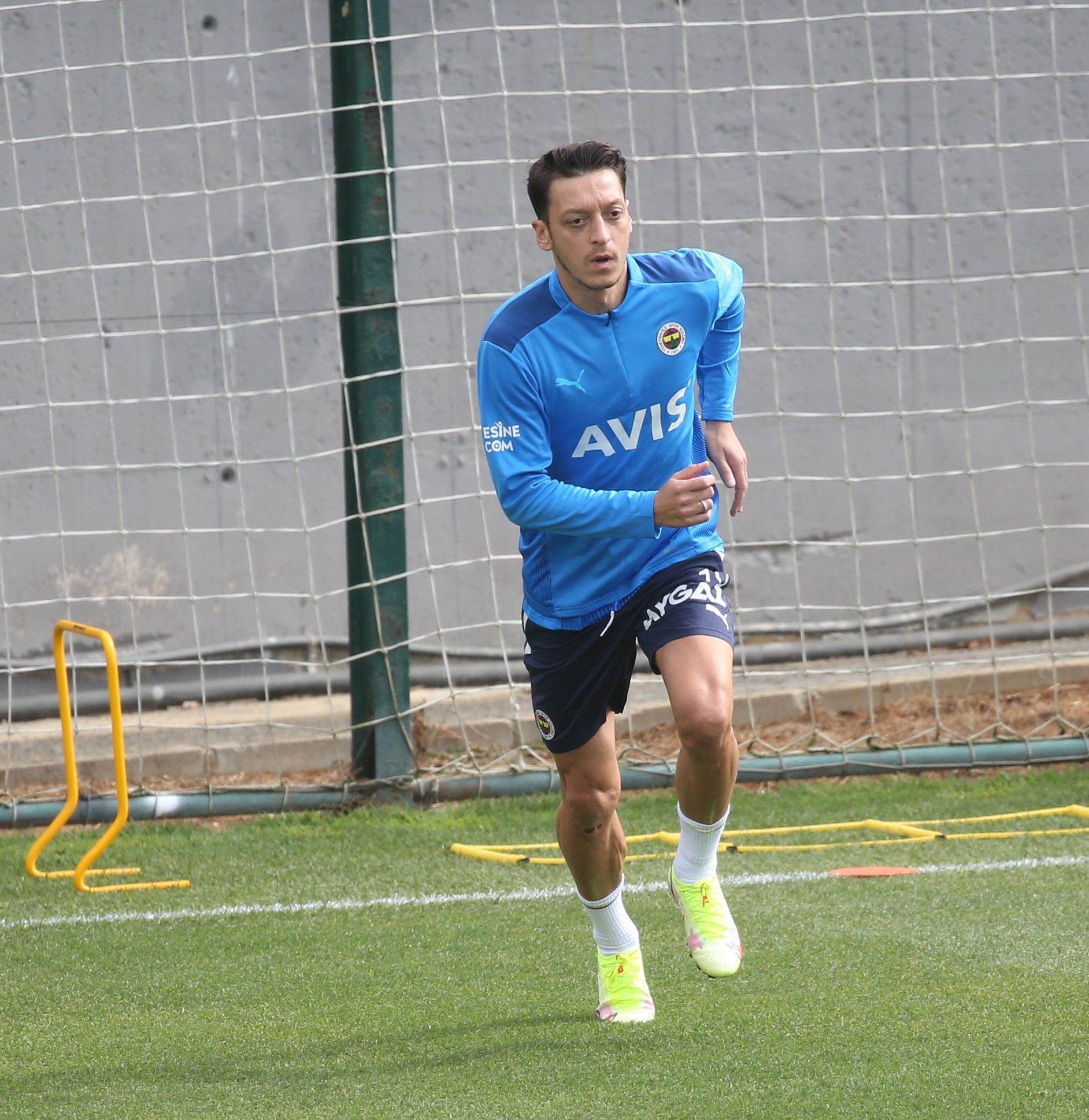 Fenerbahçede Berisha ve Meyer ilk antrenmanına çıktı