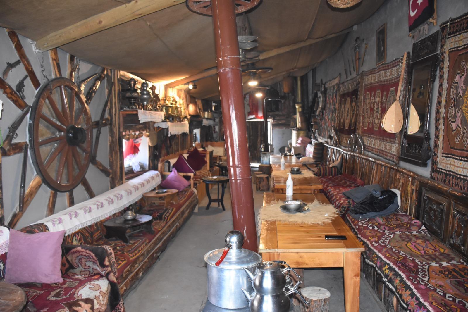 Kadın girişimci, samanlığı kültür evine dönüştürdü