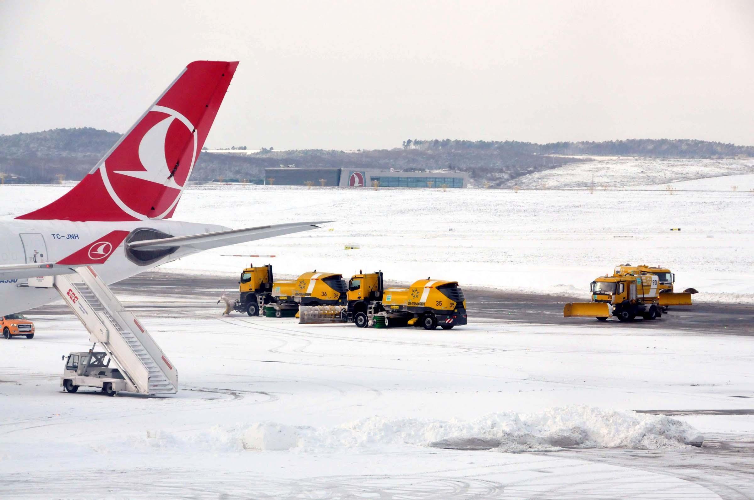 THY, İstanbul Havalimanından bugün 52 seferini iptal etti