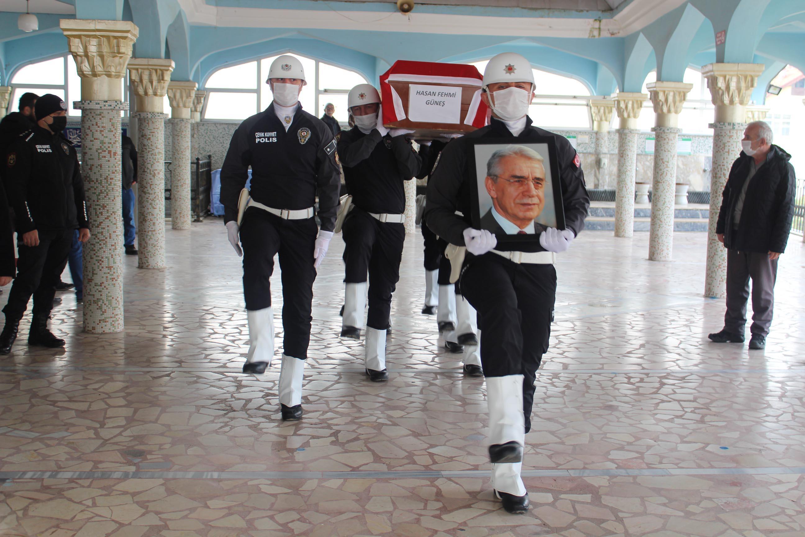 Eski Bakan Hasan Fehmi Güneş, son yolculuğuna uğurlandı