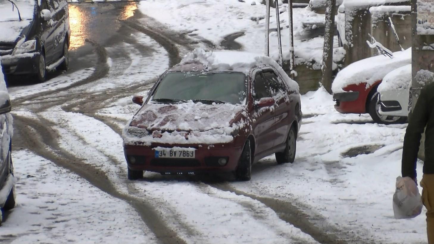 İstanbulda kar, sürücülere zor anlar yaşattı