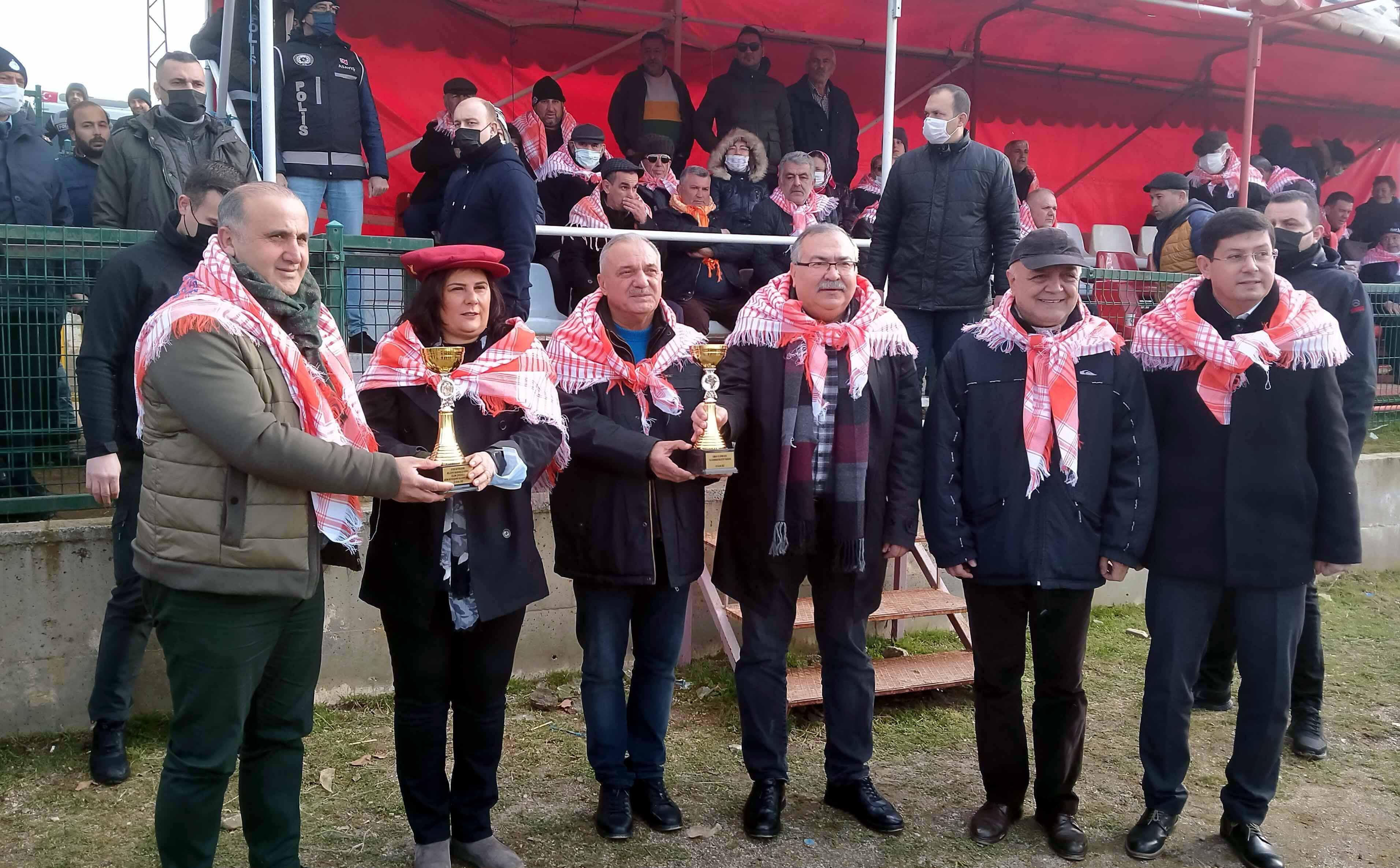 Aydında düzenlenen deve güreşi festivaline yoğun ilgi