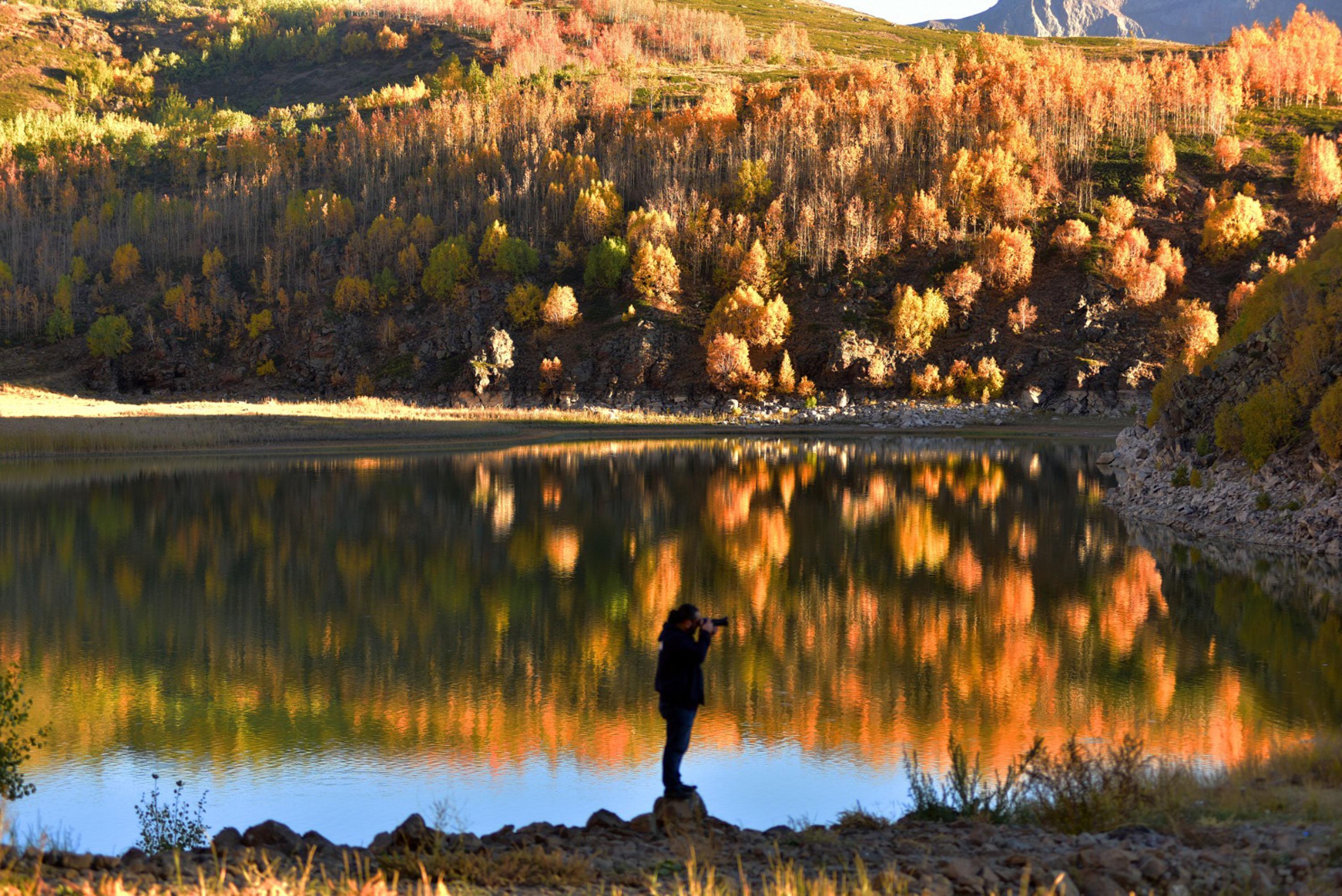 70 gönüllü, Nemrut Krater Gölü çevresinden 3 ton çöp topladı