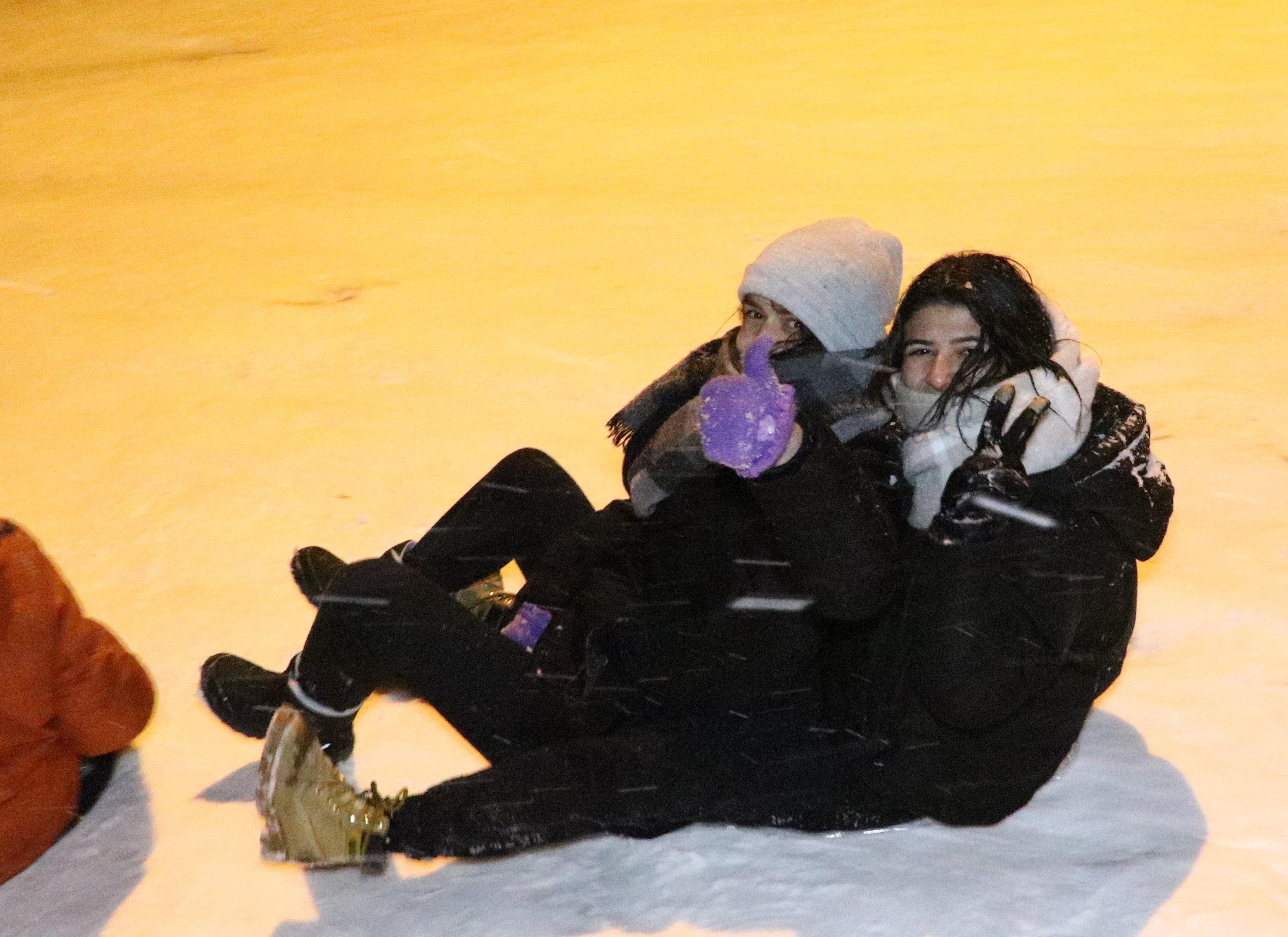 Ankarada karla kapanan yollarda kayak eğlencesi