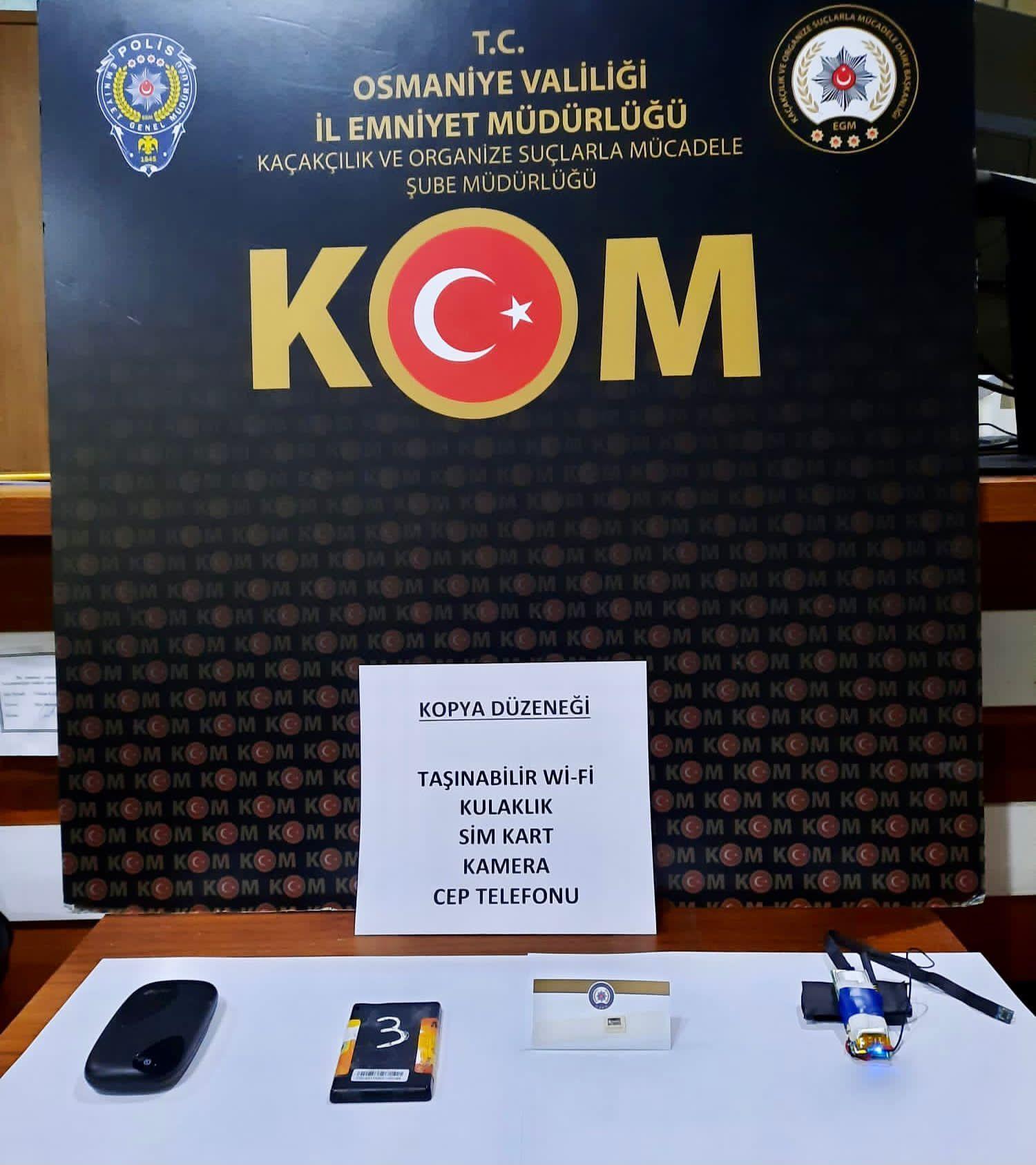 Ehliyet sınavında üzerinde düzenek bulunan kişi: Sınavları geçemediğim için böyle bir yönteme başvurdum