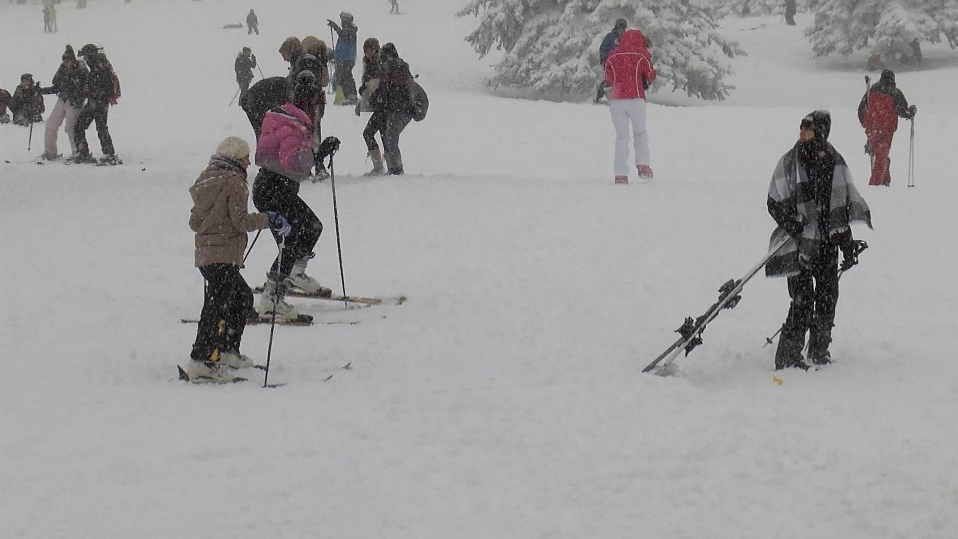 Sömestir tatilinin ilk gününde Uludağda kayak pistleri doldu
