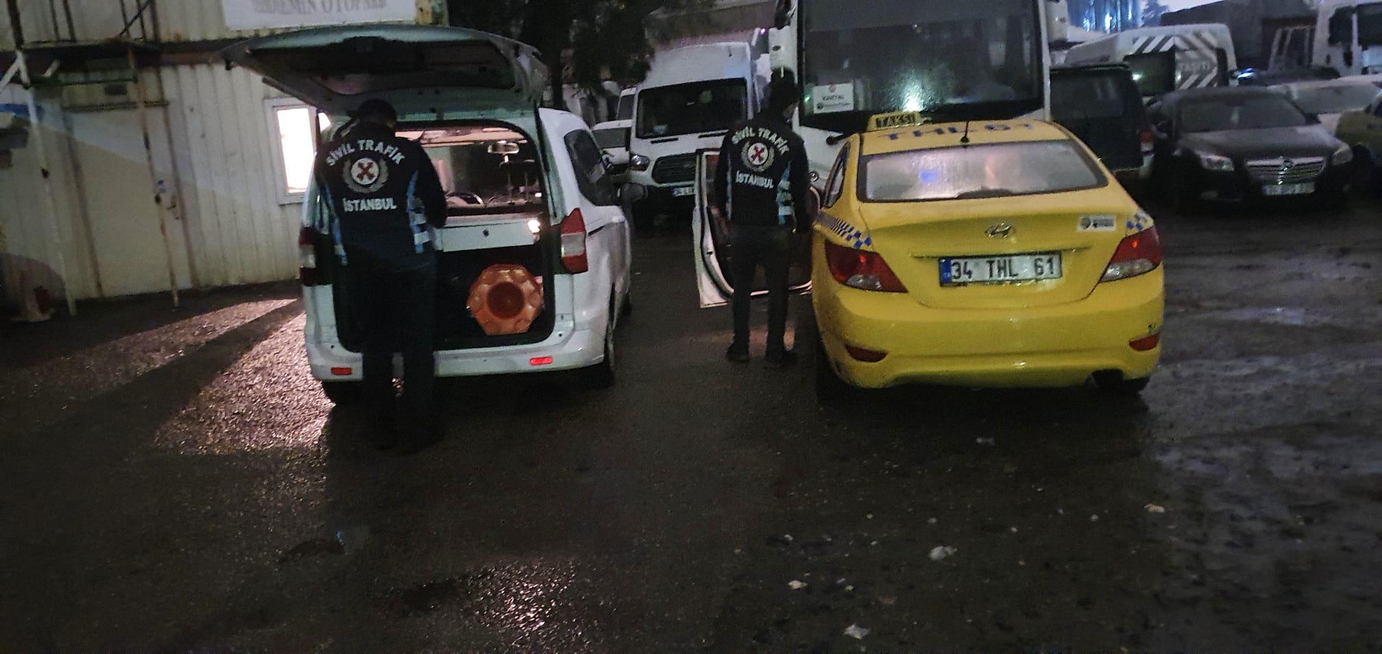 Fransız turisti alıkoyup darp eden taksiciye ev hapsi