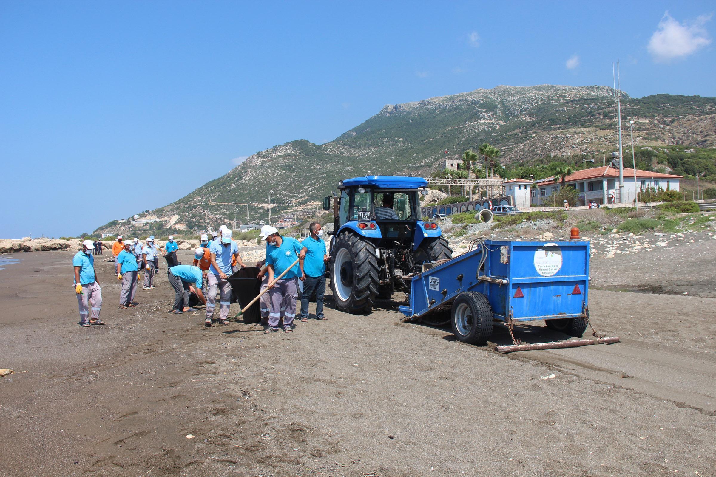 Hatay Valisi Doğan: Hem denizden hem karadan müdahalemiz sürüyor