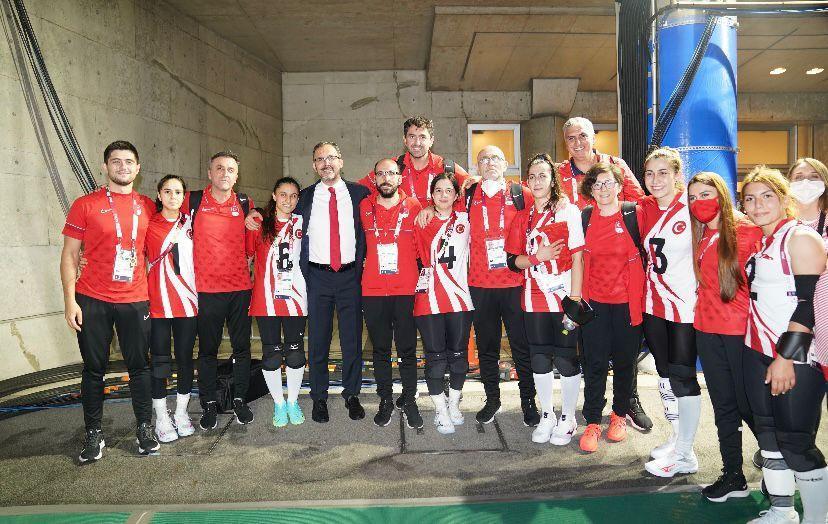 Bakan Kasapoğlu, şampiyon Golbol Kadın Milli Takımını tebrik etti