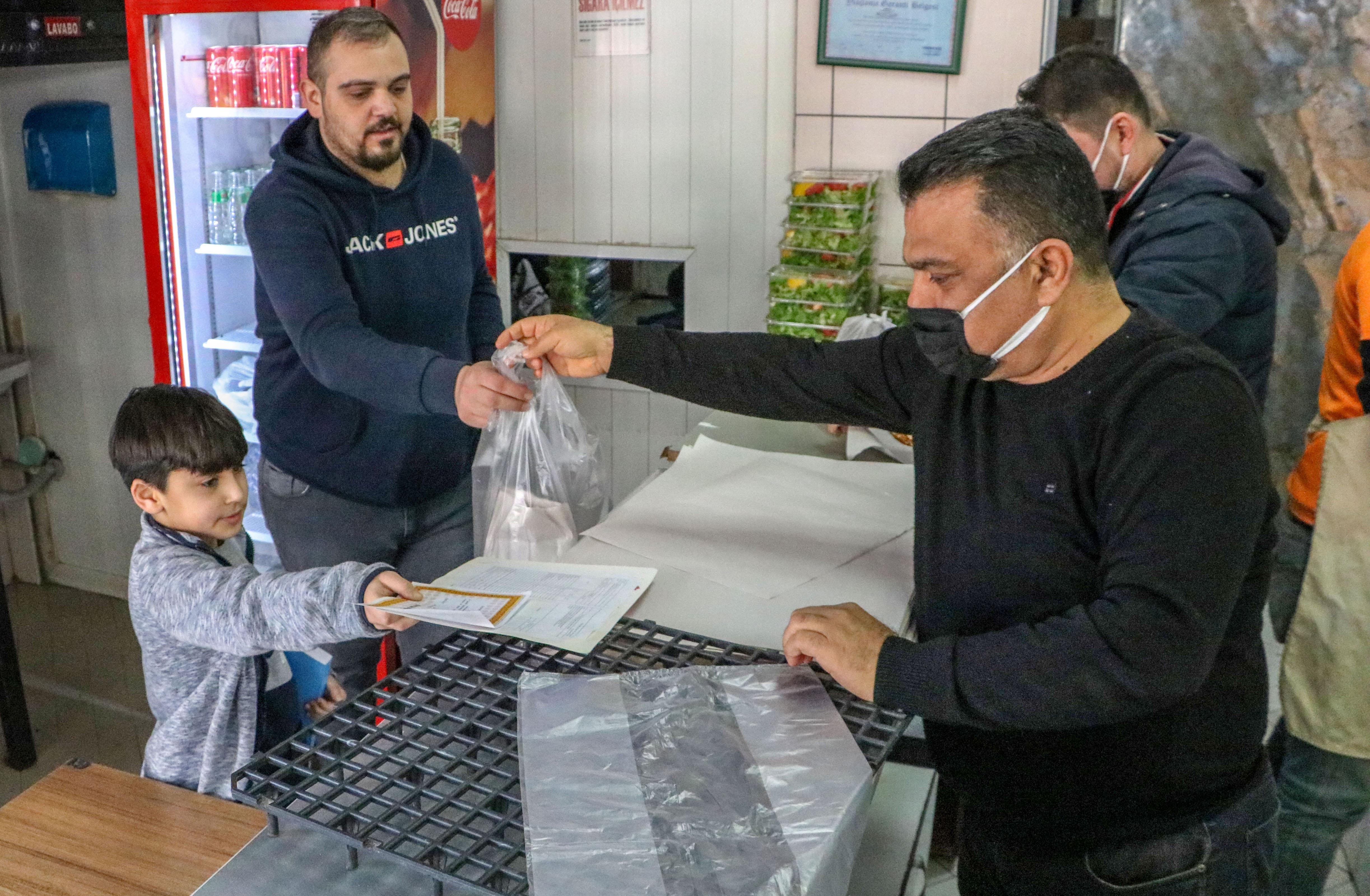 Takdir alan öğrencilere bedava lahmacun