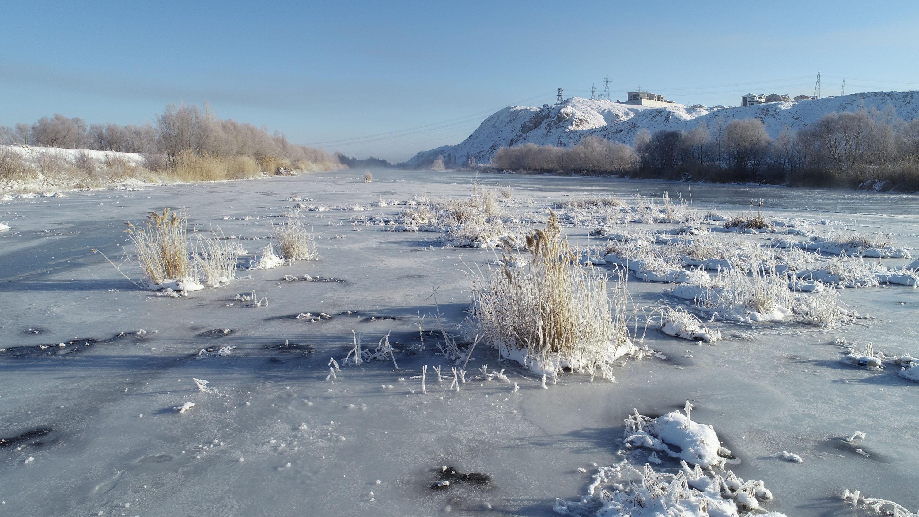 Sivasta Kızılırmak buz tuttu