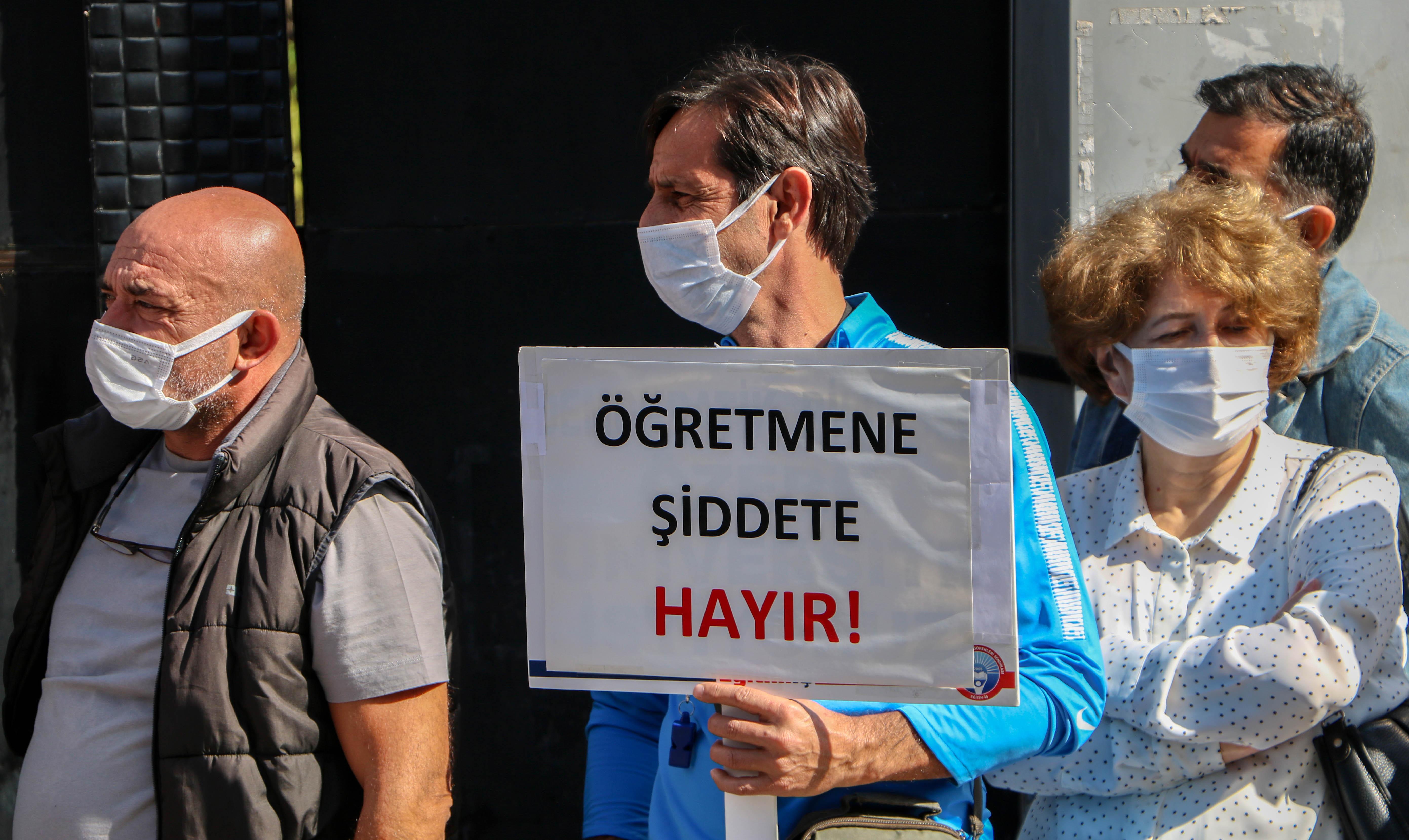 Disiplin cezası alan öğrencinin velisinden öğretmene saldırı iddiası