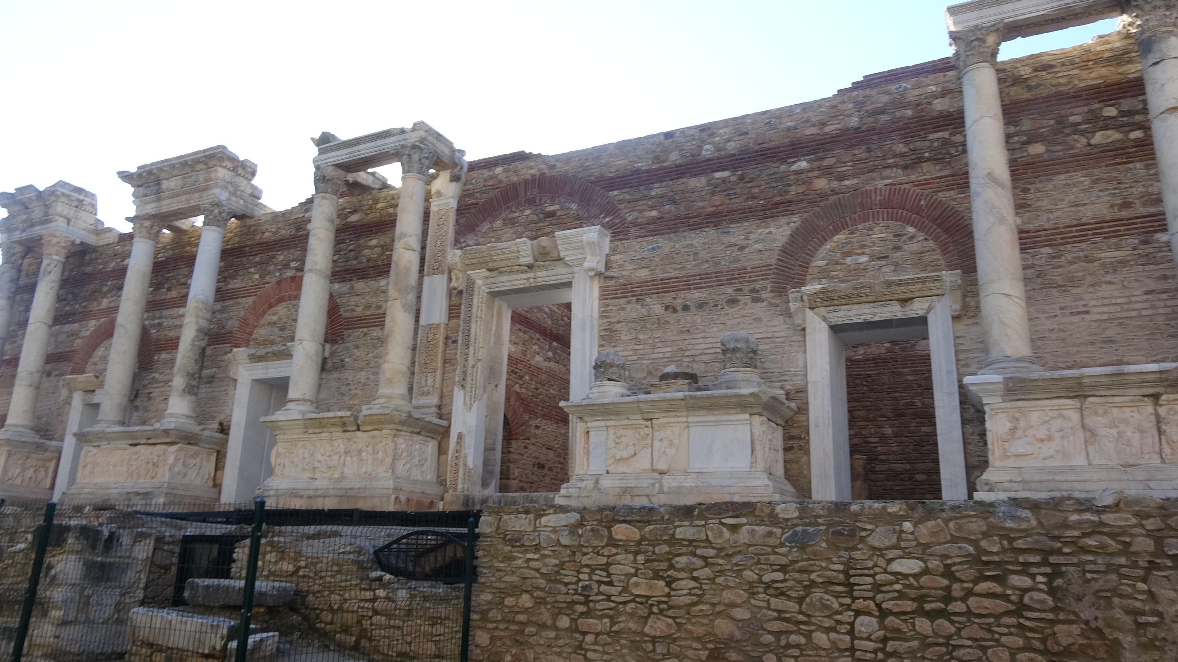 Aydındaki 1800 yıllık tiyatro binasının ilk katı ayağa kaldırıldı