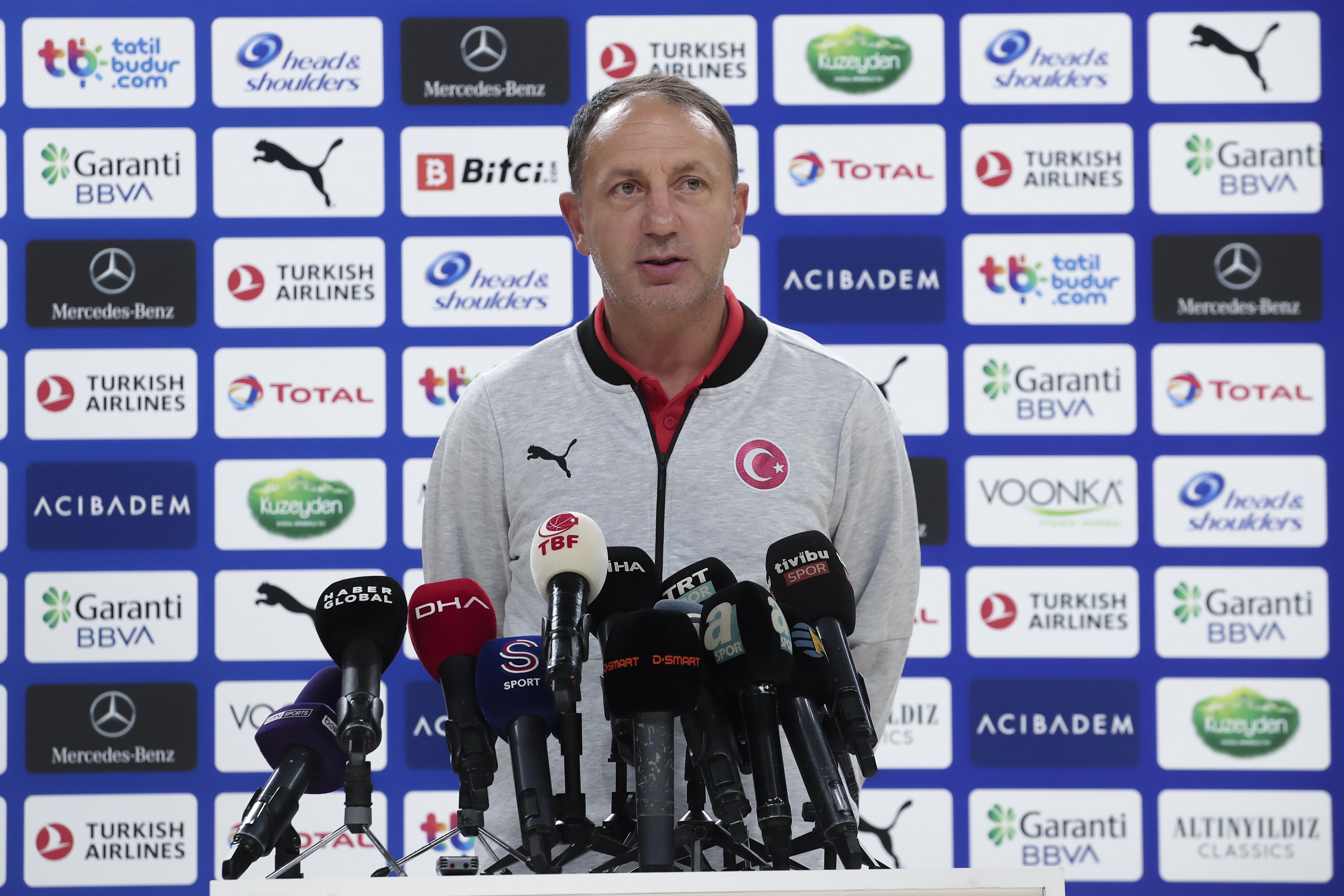 A Milli Erkek Basketbol Takımı, basın mensuplarıyla buluştu