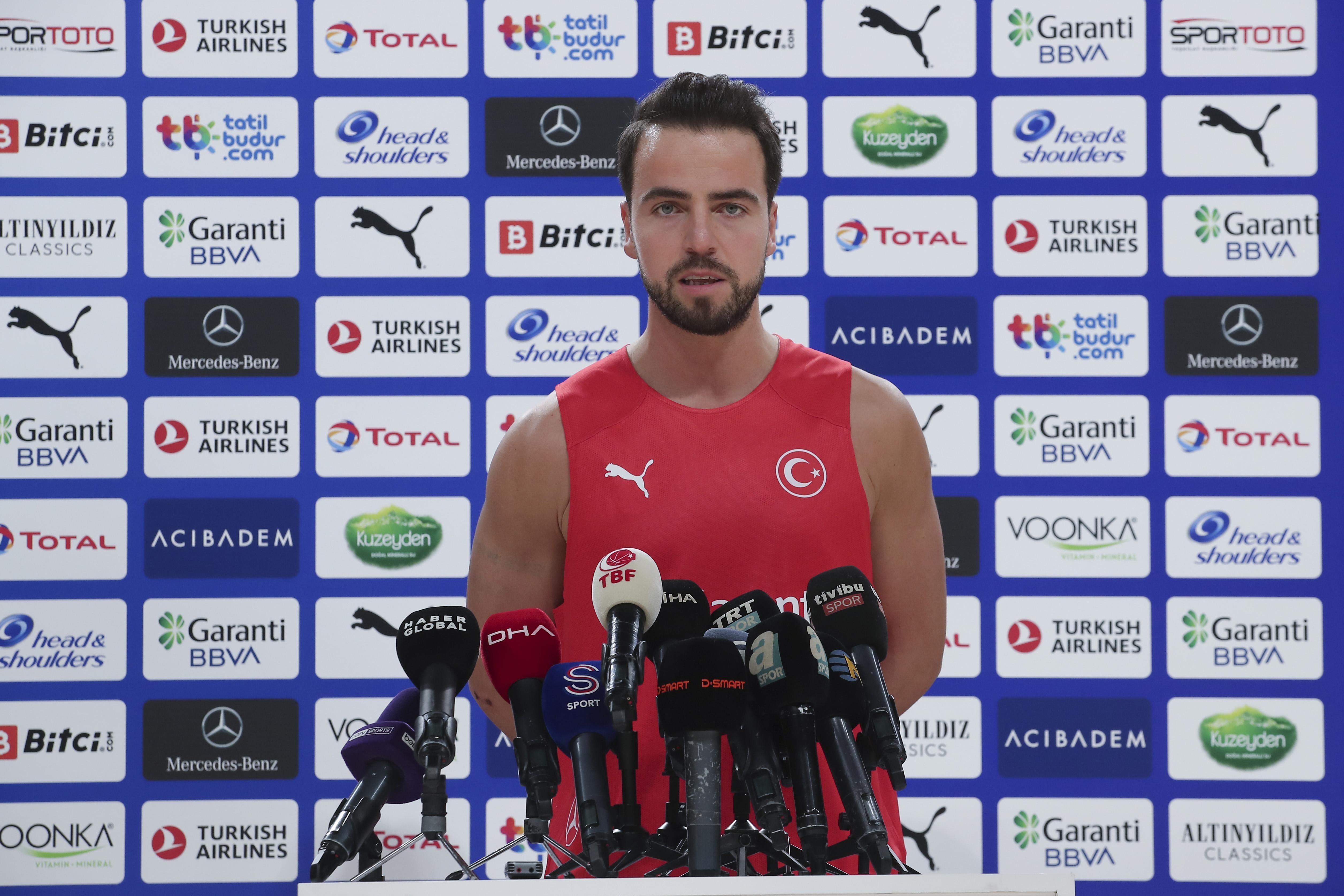 A Milli Erkek Basketbol Takımı, basın mensuplarıyla buluştu