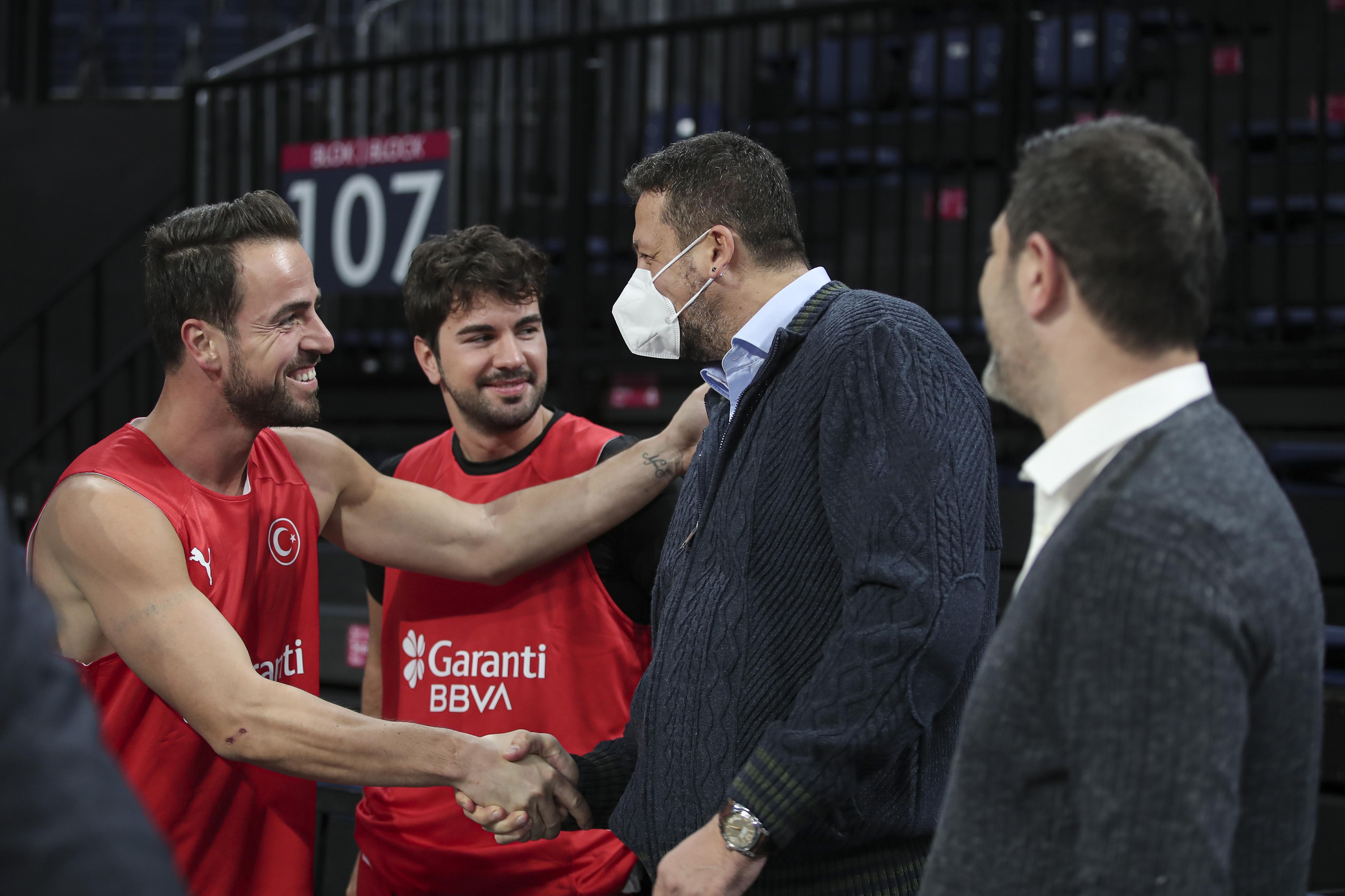 A Milli Erkek Basketbol Takımı, basın mensuplarıyla buluştu