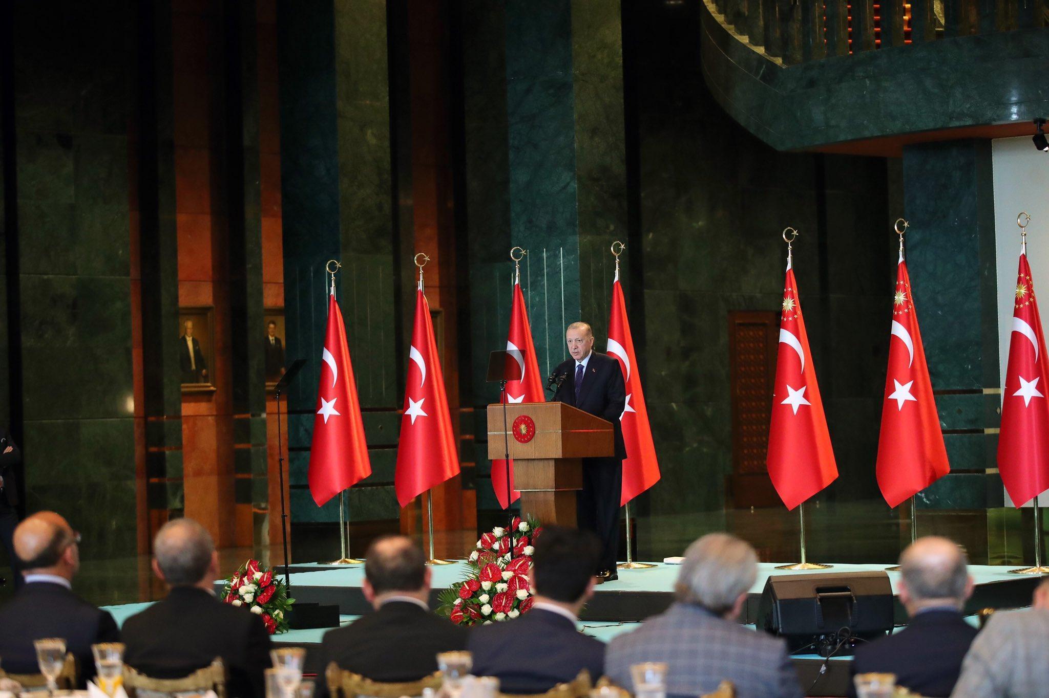 Cumhurbaşkanı Erdoğan: Din görevlilerimize yönelik itibar suikastı moralinizi bozmasın