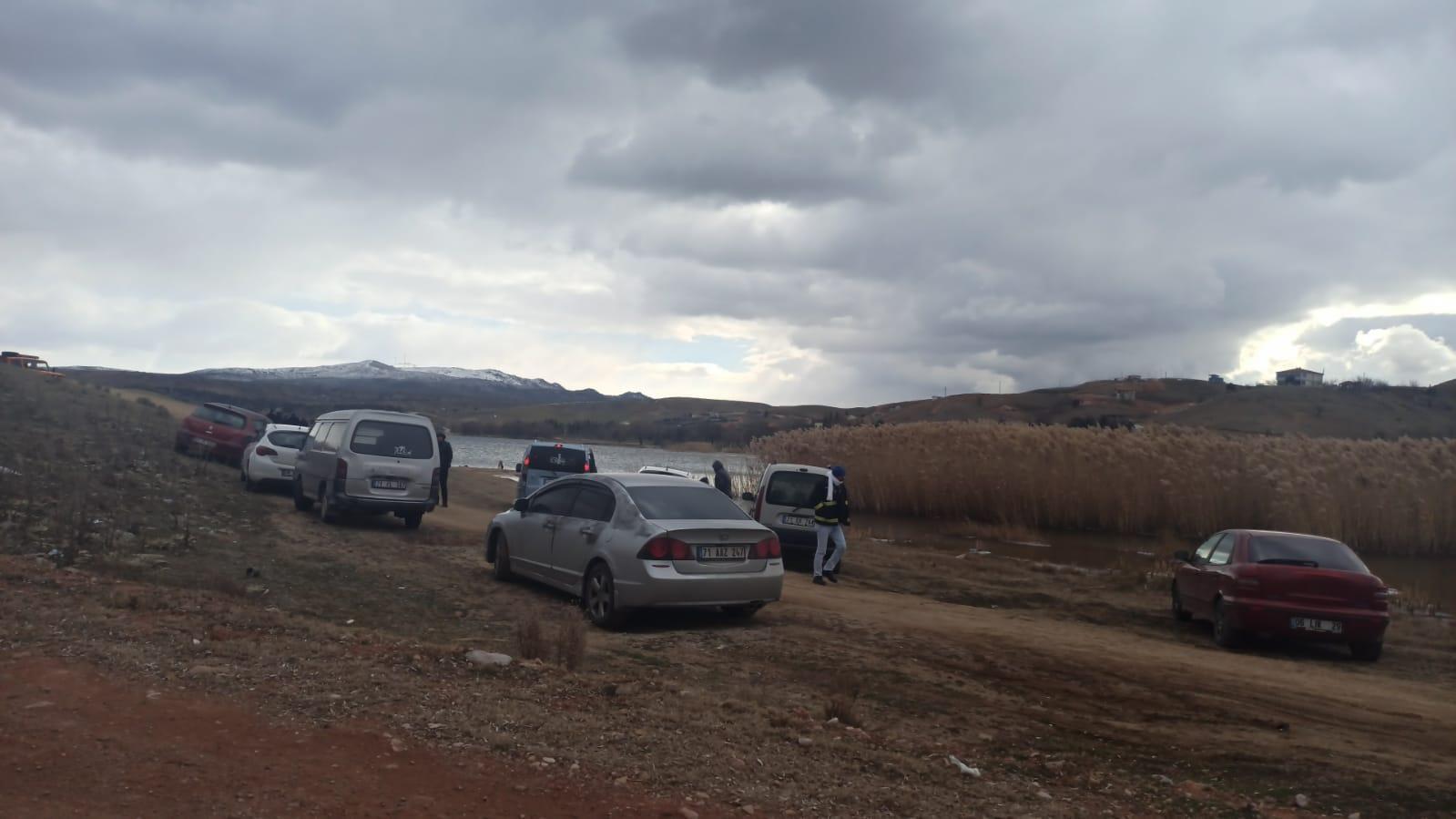 Aracı ve montu baraj gölü yakınında bulundu; suda arama başlatıldı