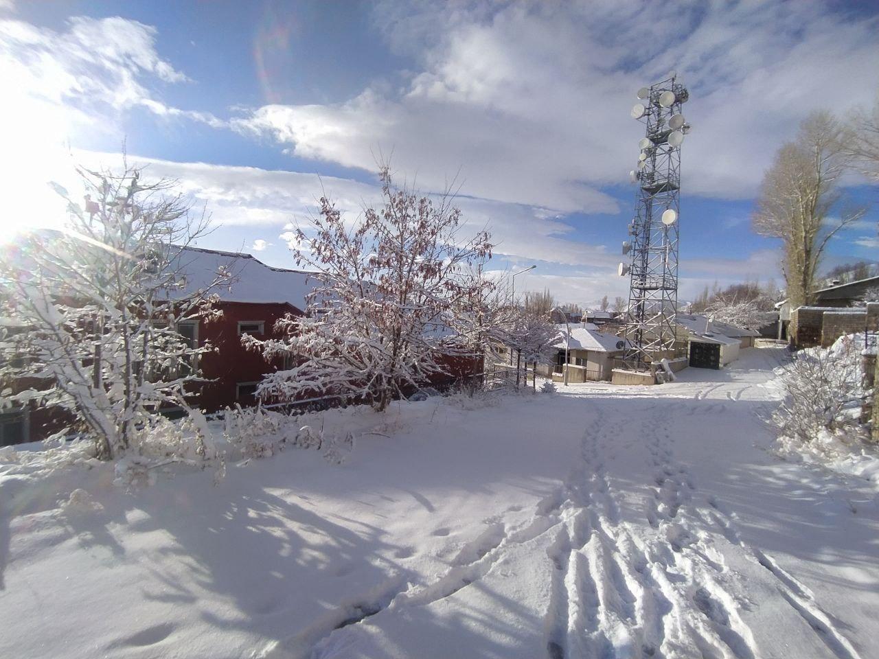 Vanda 83 yerleşim yeri, kardan kapandı