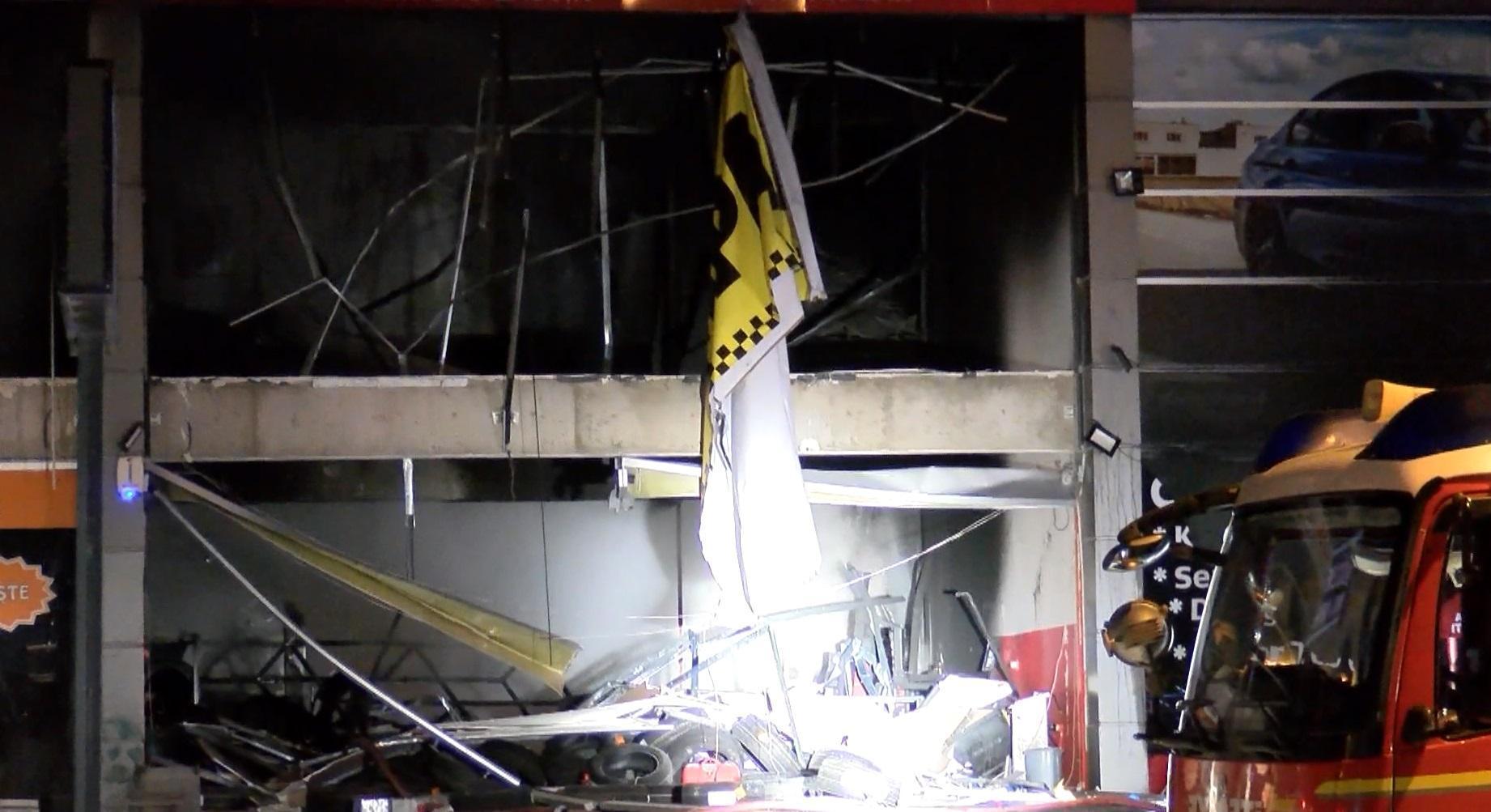 Oto lastikçide patlama sonrası yangın; 1 kişi yaralandı, 3 iş yeri hasar gördü