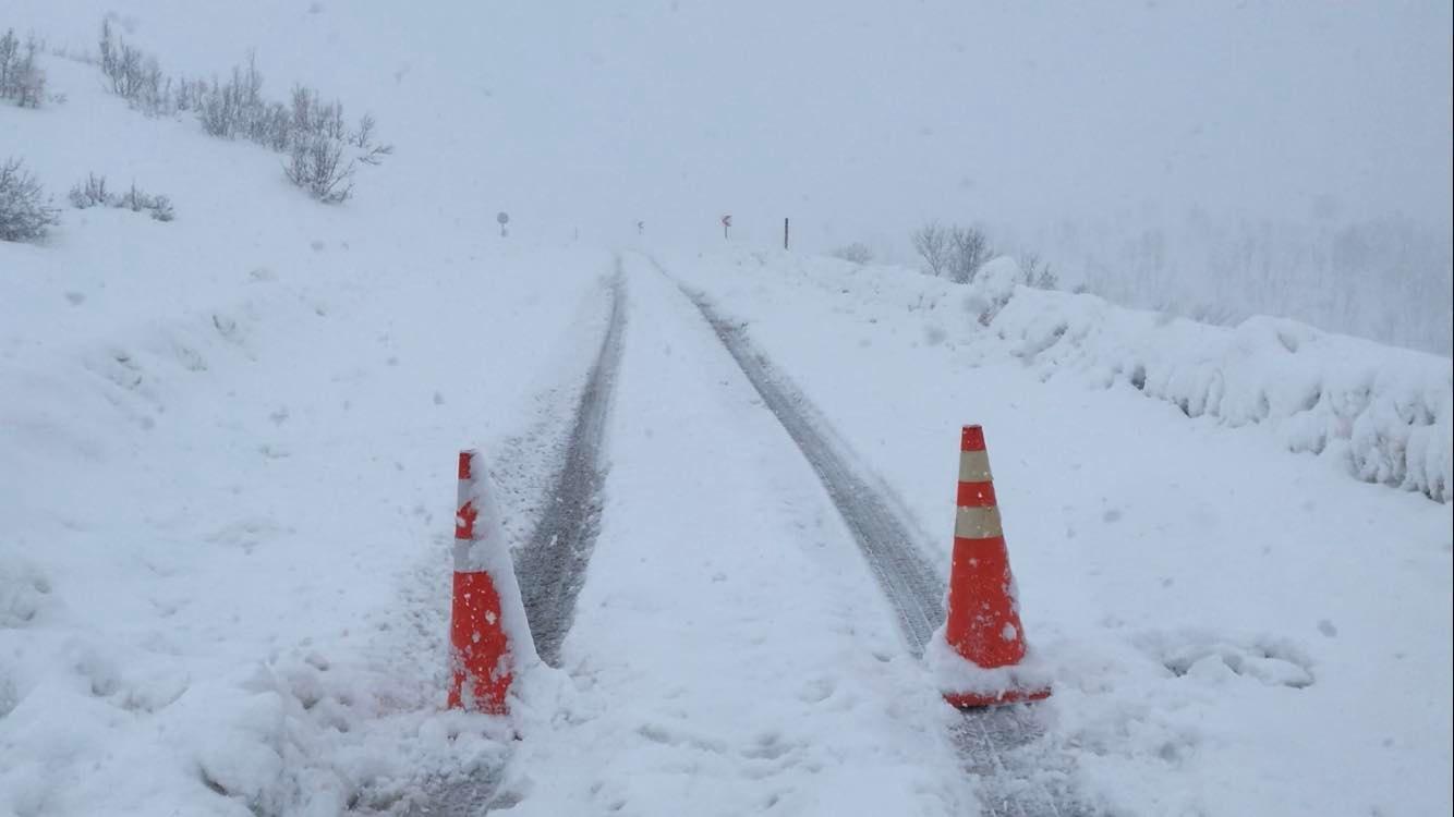 Muş-Kulp-Diyarbakır yolu, kar ve tipi nedeniyle ulaşıma kapatıldı
