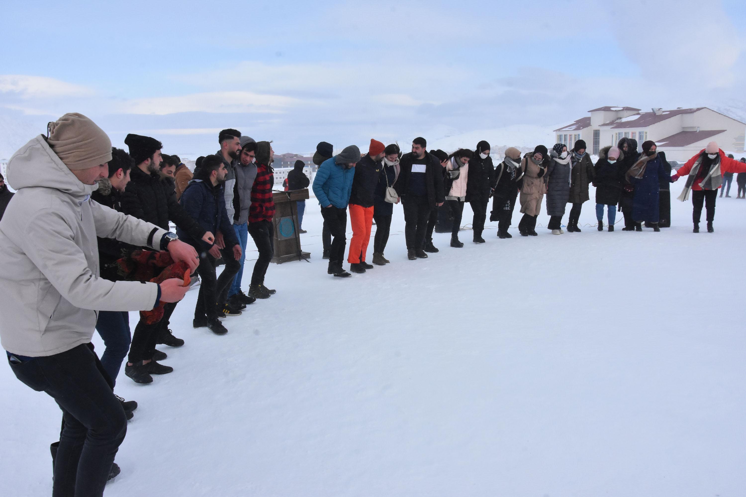 Türkiyede üniversite kampüsü içerisindeki ilk kayak merkezi Bitliste açıldı