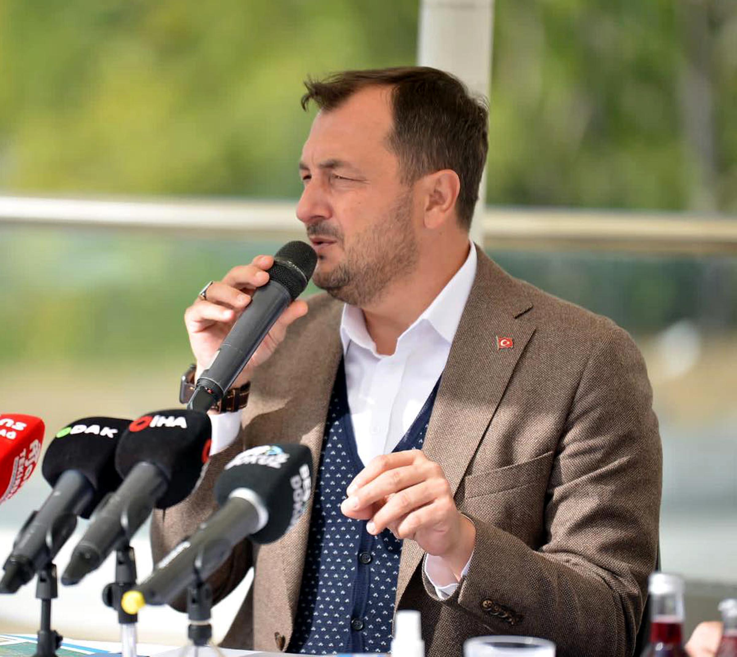 Yoldaki çukurlara tepki gösteren Başkan Yüksel: TESKİ hakkında suç duyurusunda bulunacağız