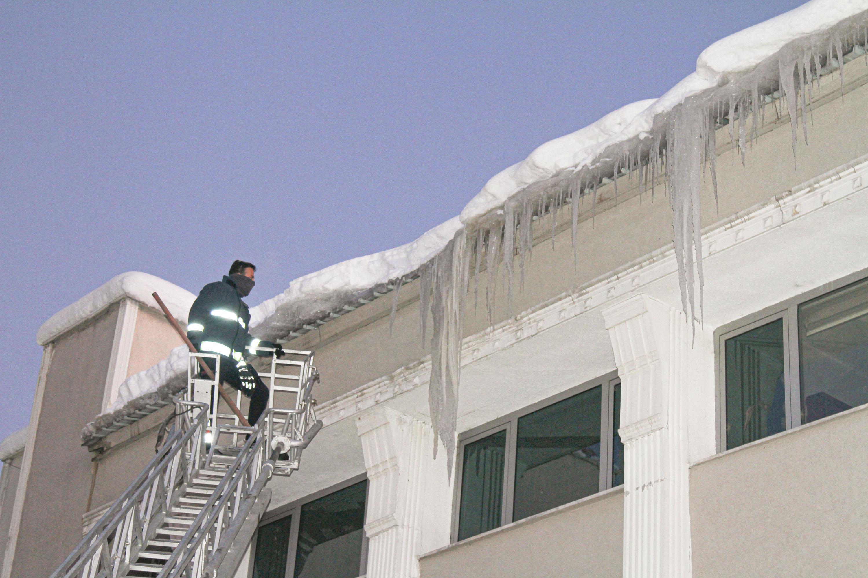 Özalp, eksi 35 dereceyle dondu