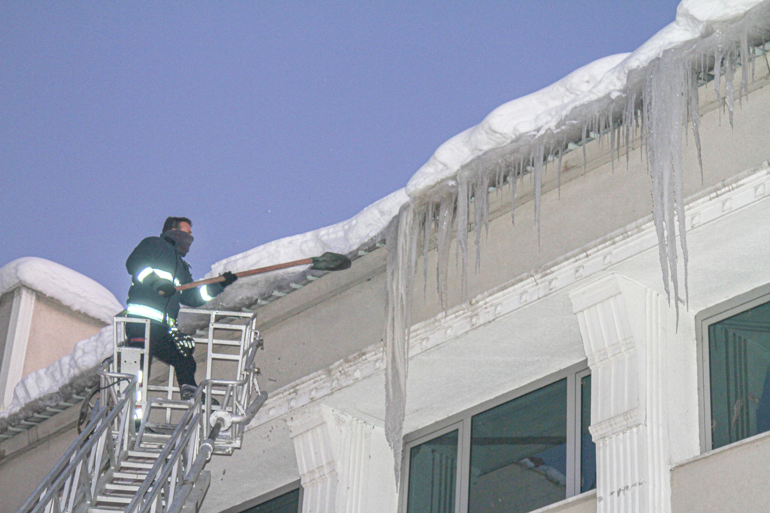 Özalp, eksi 35 dereceyle dondu