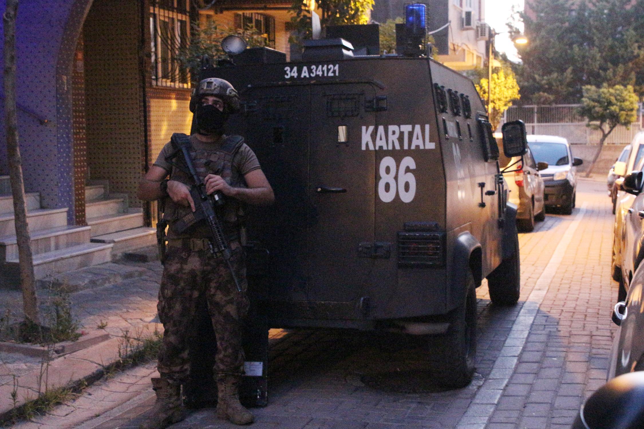 İstanbulda uyuşturucu satıcılarına şafak operasyonu