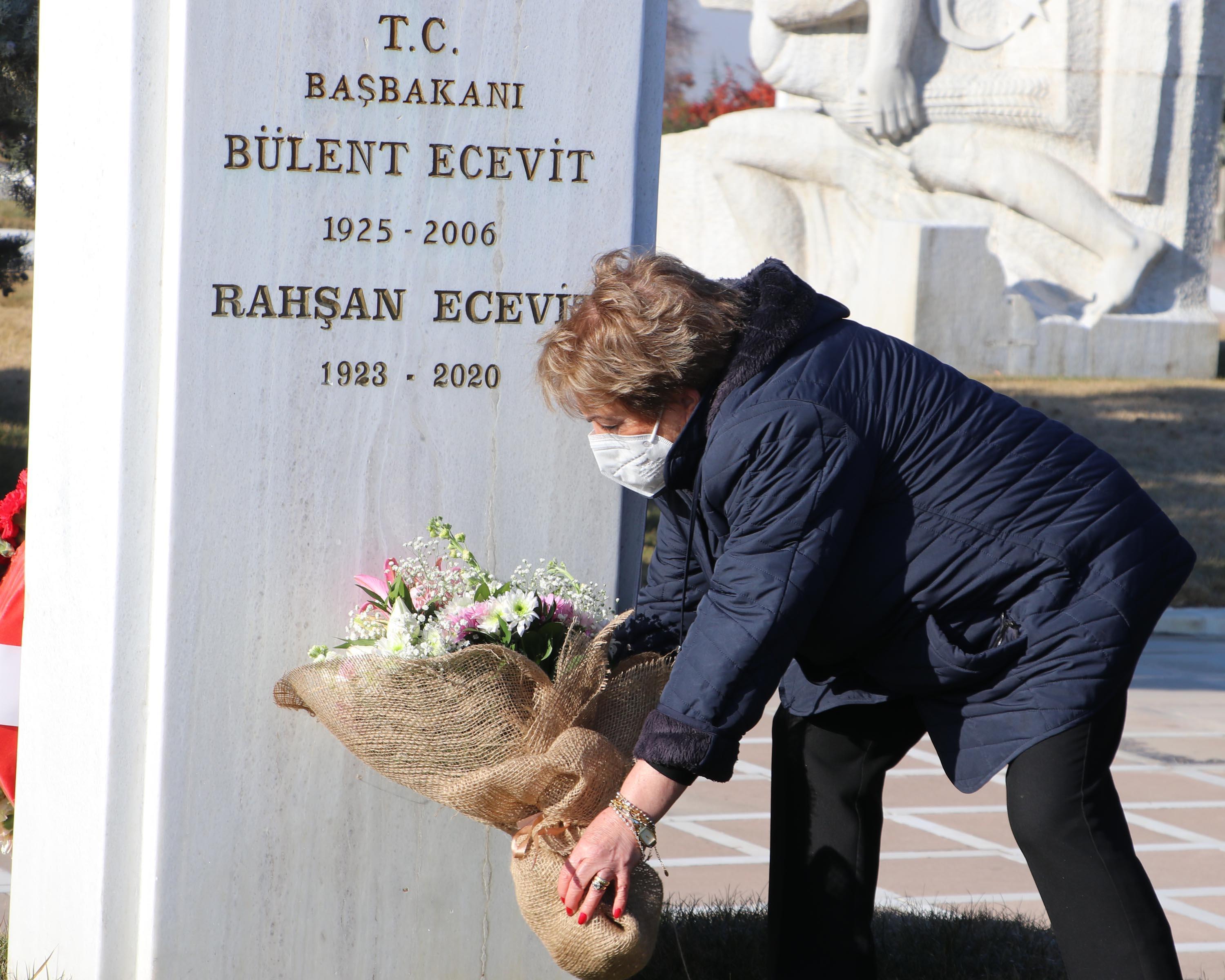 Rahşan Ecevit, mezarı başında anıldı