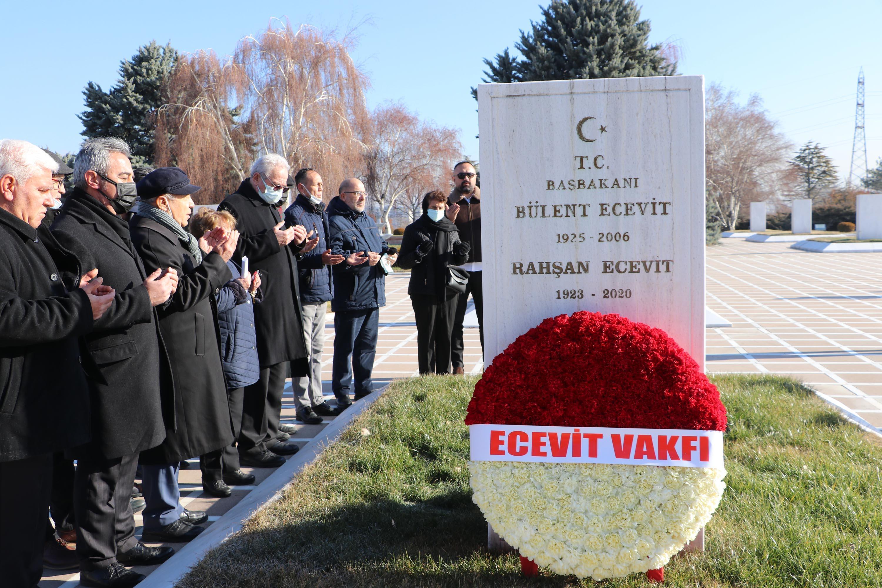 Rahşan Ecevit, mezarı başında anıldı