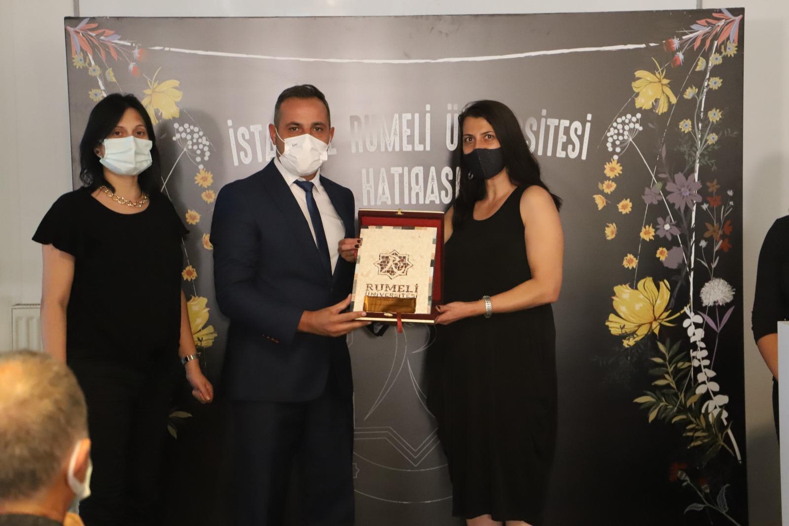 Üniversiteden ‘Engelsiz Yaşam Dostları’na plaket