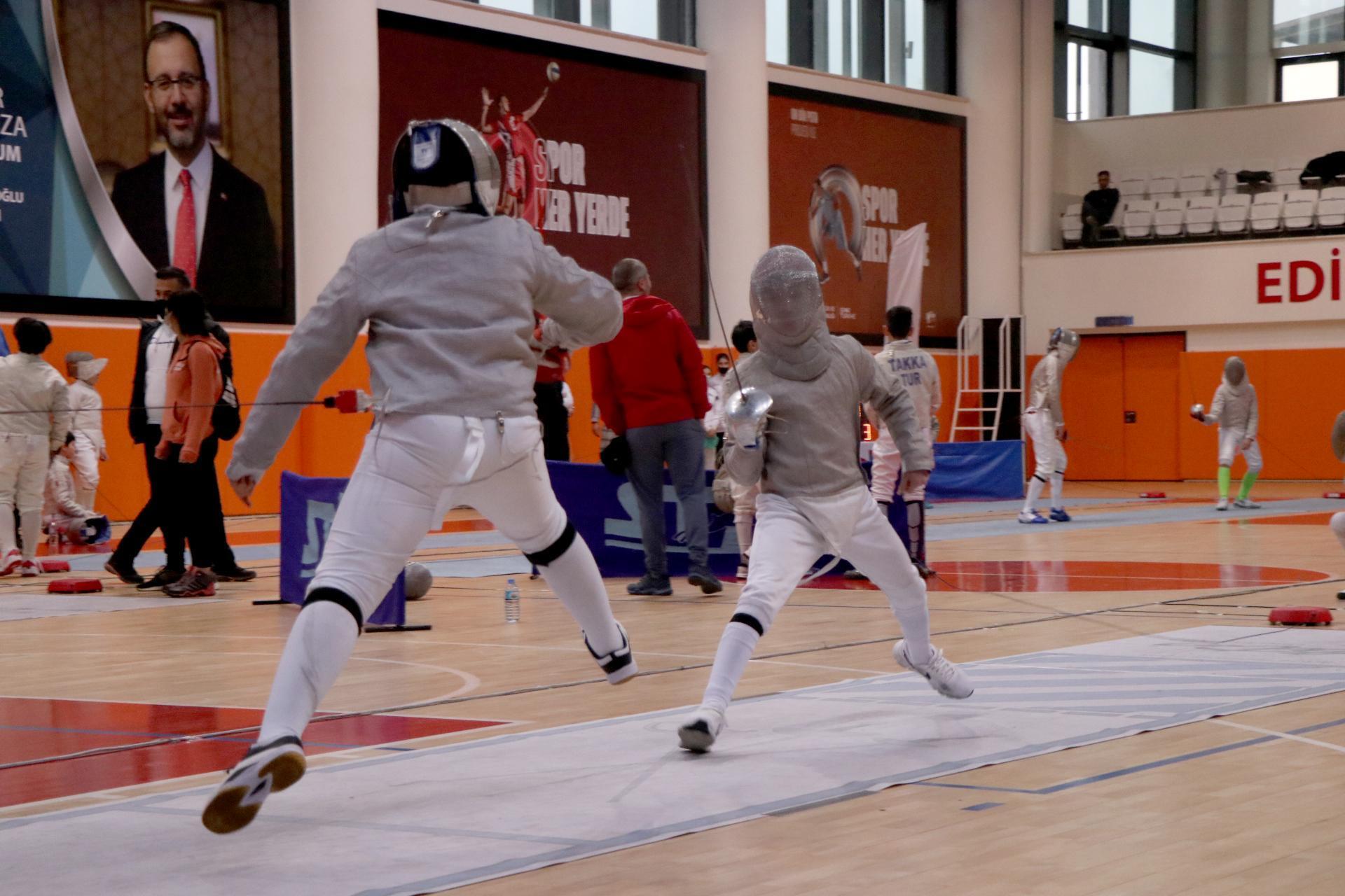 Edirnede Eskrim Kılıç Açık Turnuvası başladı